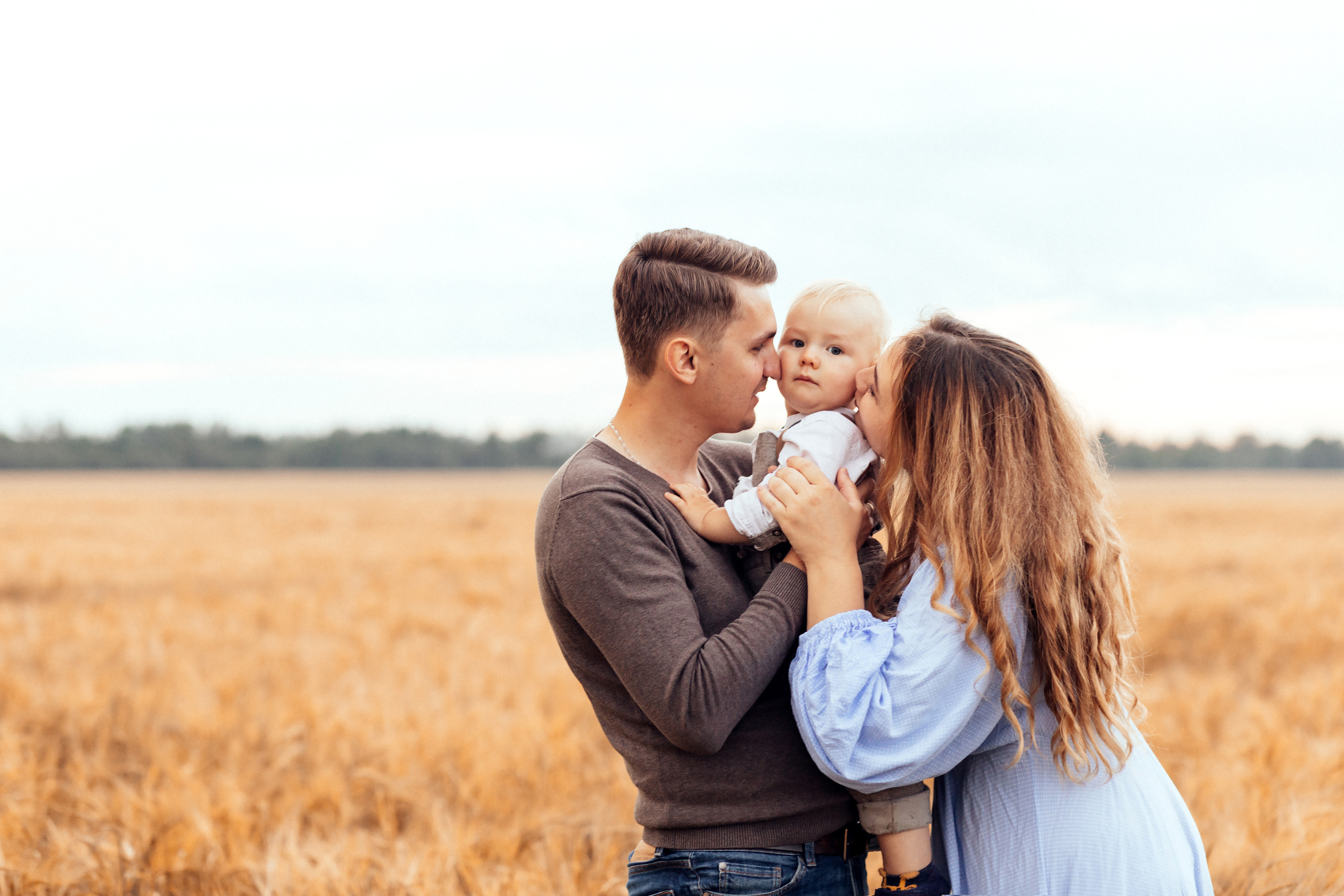 Семейная фотосессия в поле 🌾. Семейный фотограф Ирис Сенченко