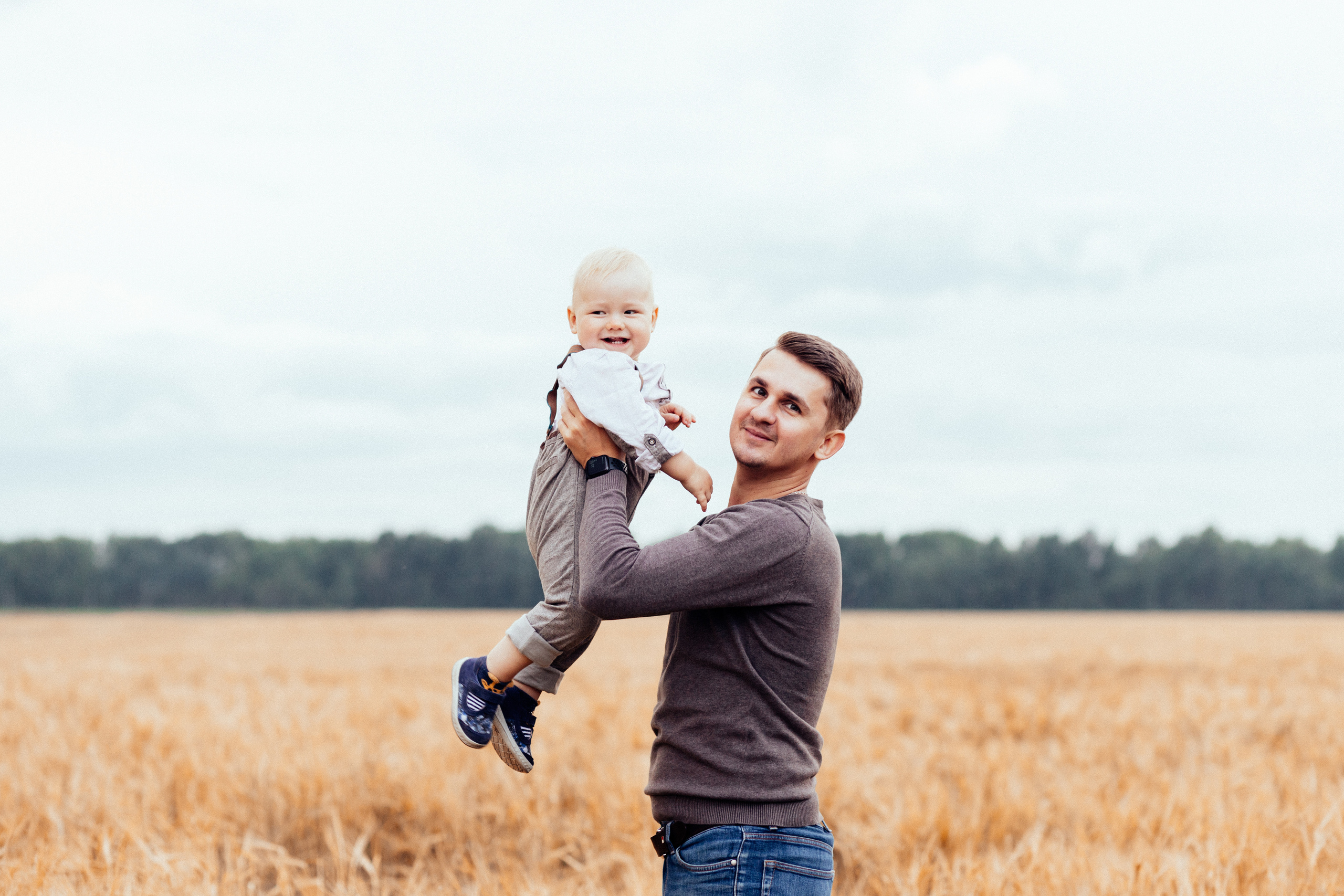 Семейная фотосессия в поле 🌾. Семейный фотограф Ирис Сенченко