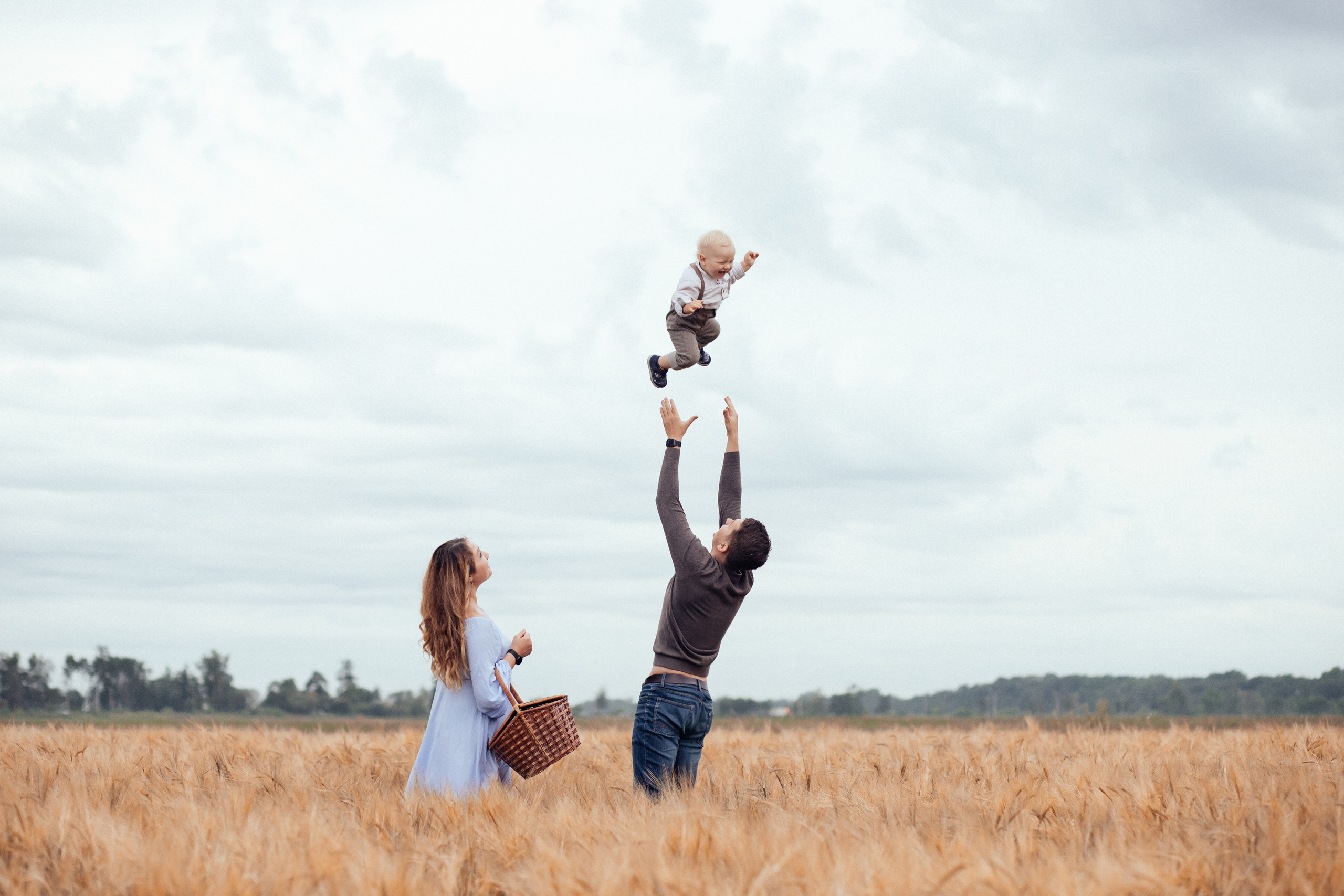 Семейная фотосессия в поле 🌾. Семейный фотограф Ирис Сенченко
