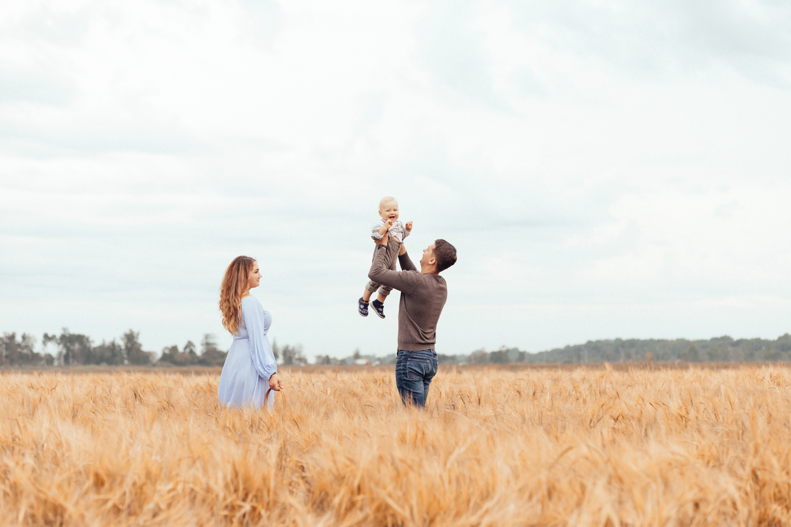 Семейная фотосессия в поле 🌾. Семейный фотограф Ирис Сенченко
