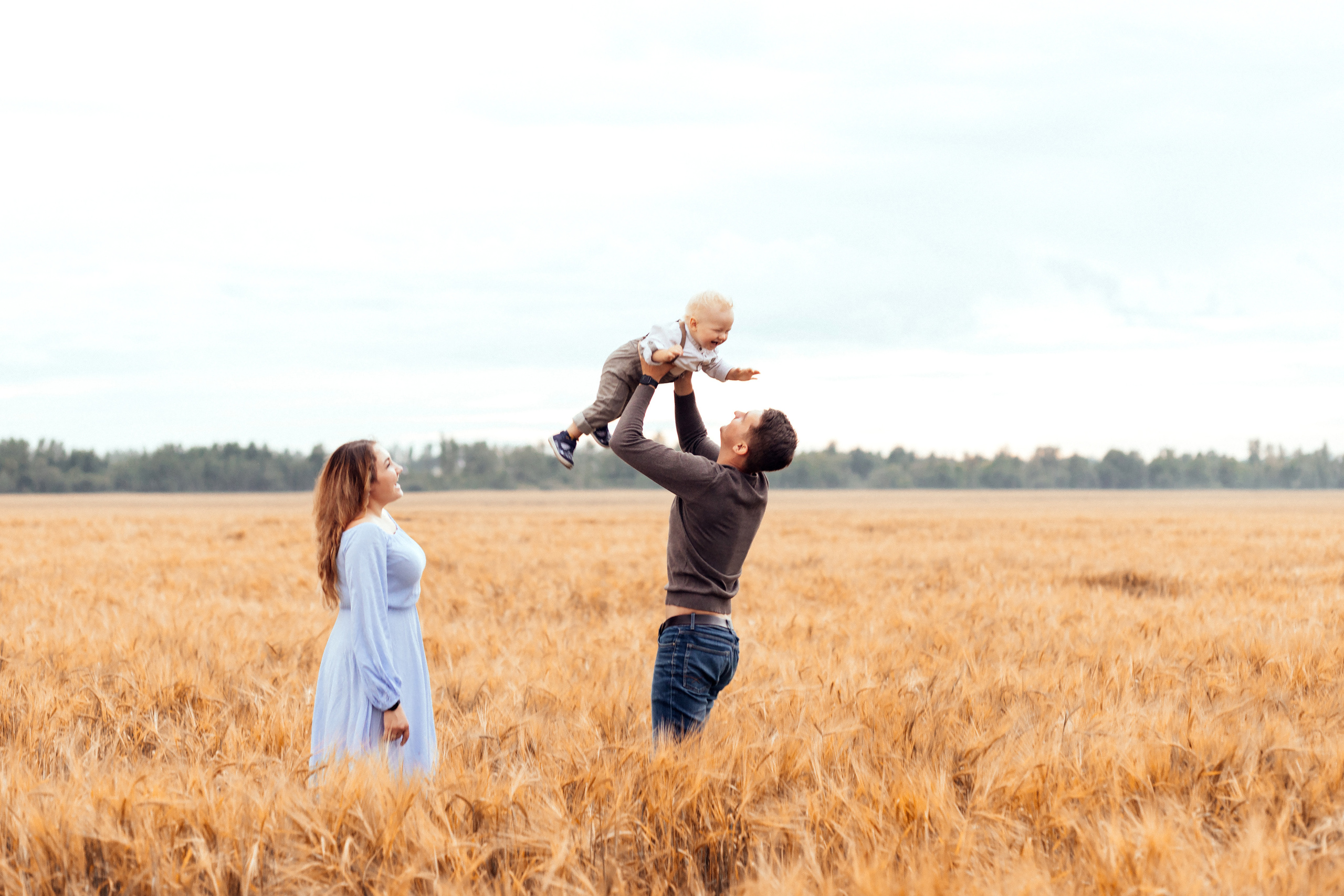 Семейная фотосессия в поле 🌾. Семейный фотограф Ирис Сенченко