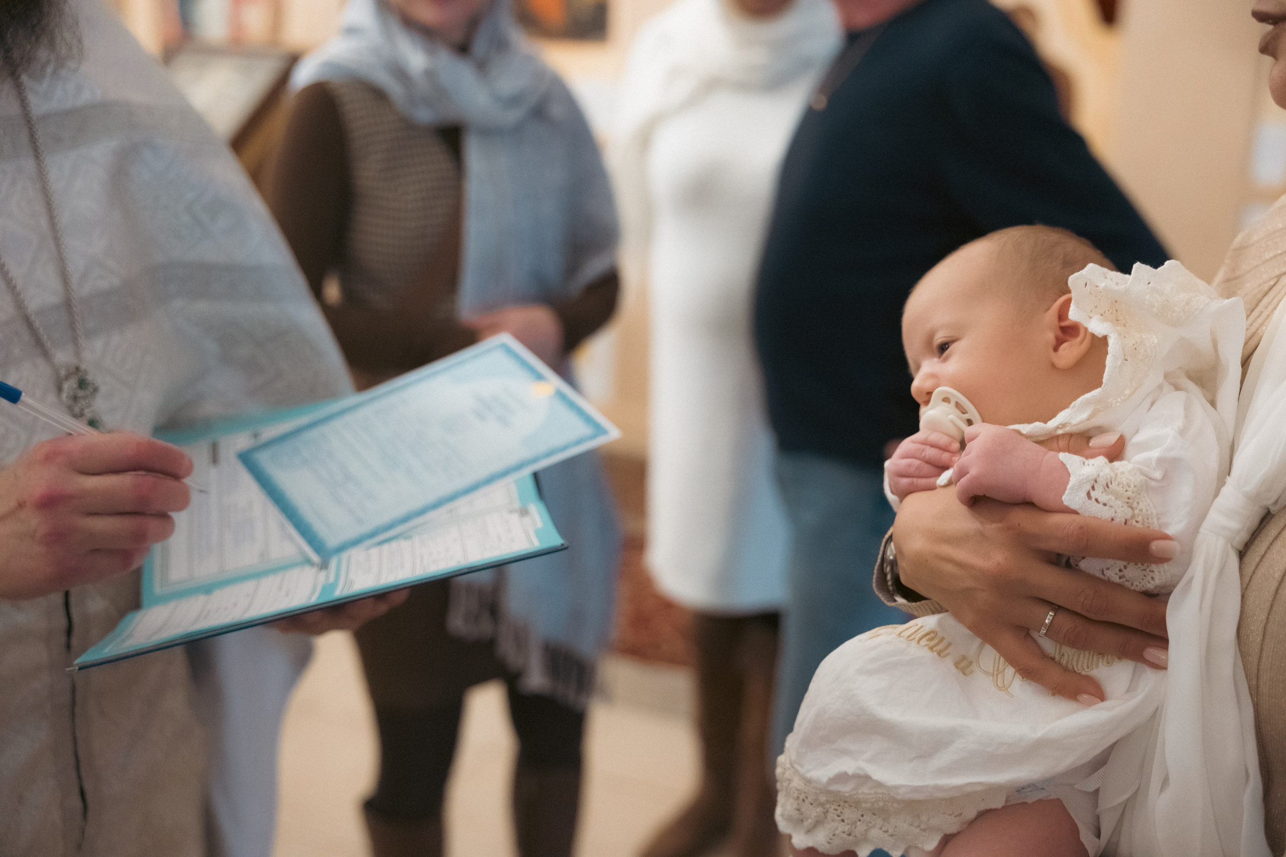 Крещение Михаила. Собор Всемилостивого Спаса Скорбященского монастыря. Фотограф на роды в Москве. Фото и видео родов. Фотопроект «Продолжение рода»