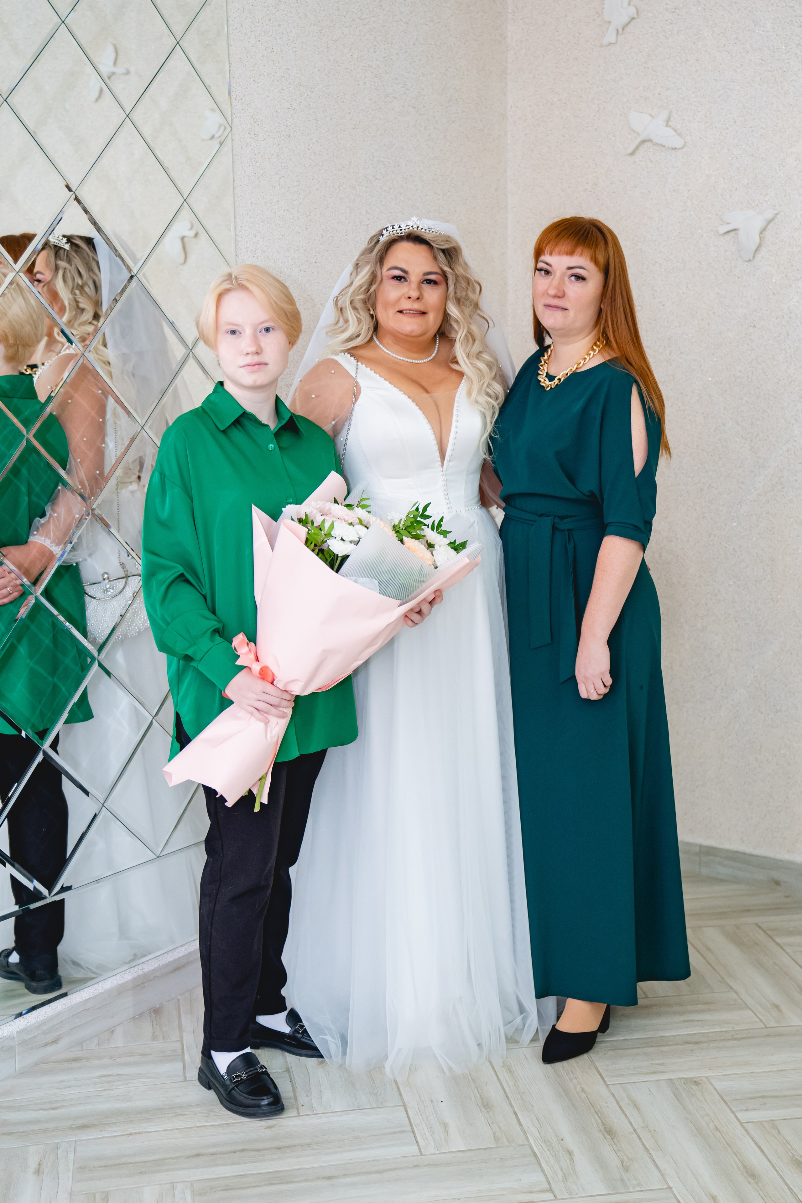 Осенняя Свадьба 2024. Занимаюсь профессиональной фотографией и живу рядом с Байкалом. Работаю в разных жанрах