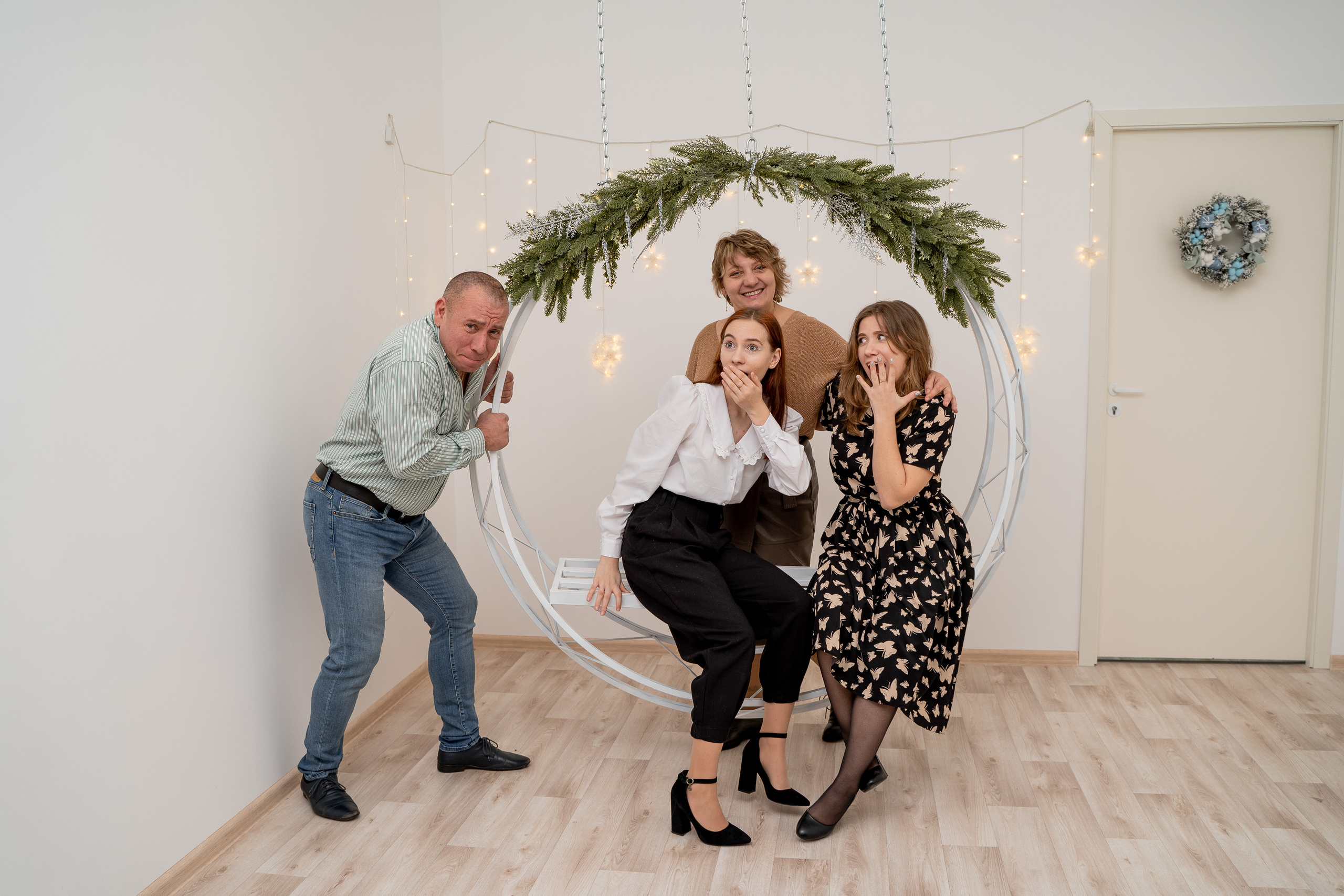 Семейная новогодняя фотосессия. Свадебный и семейный фотограф в Пскове и Острове Света Суворова