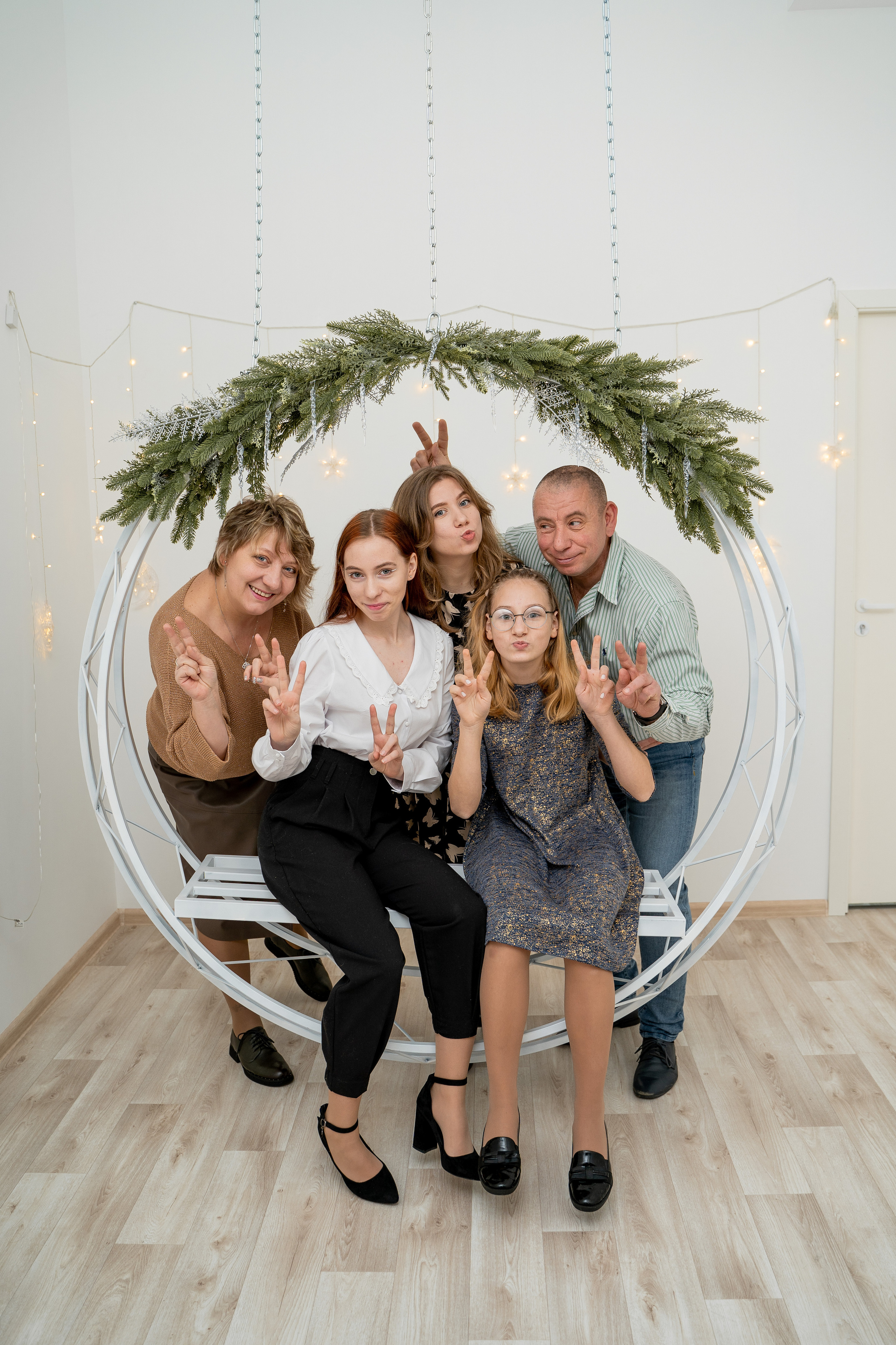 Семейная новогодняя фотосессия. Свадебный и семейный фотограф в Пскове и Острове Света Суворова