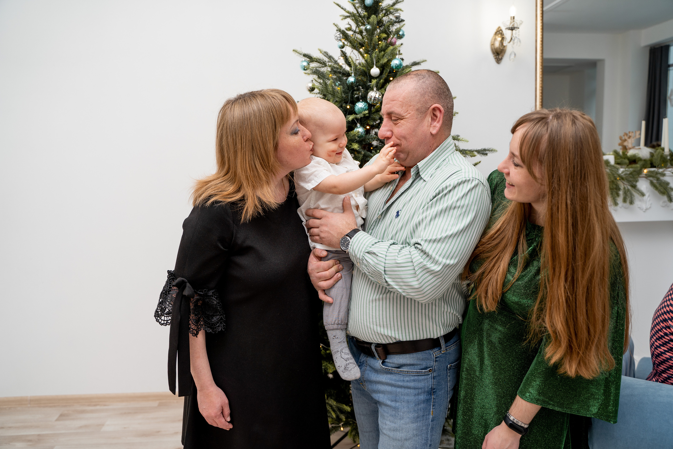 Семейная новогодняя фотосессия. Свадебный и семейный фотограф в Пскове и Острове Света Суворова