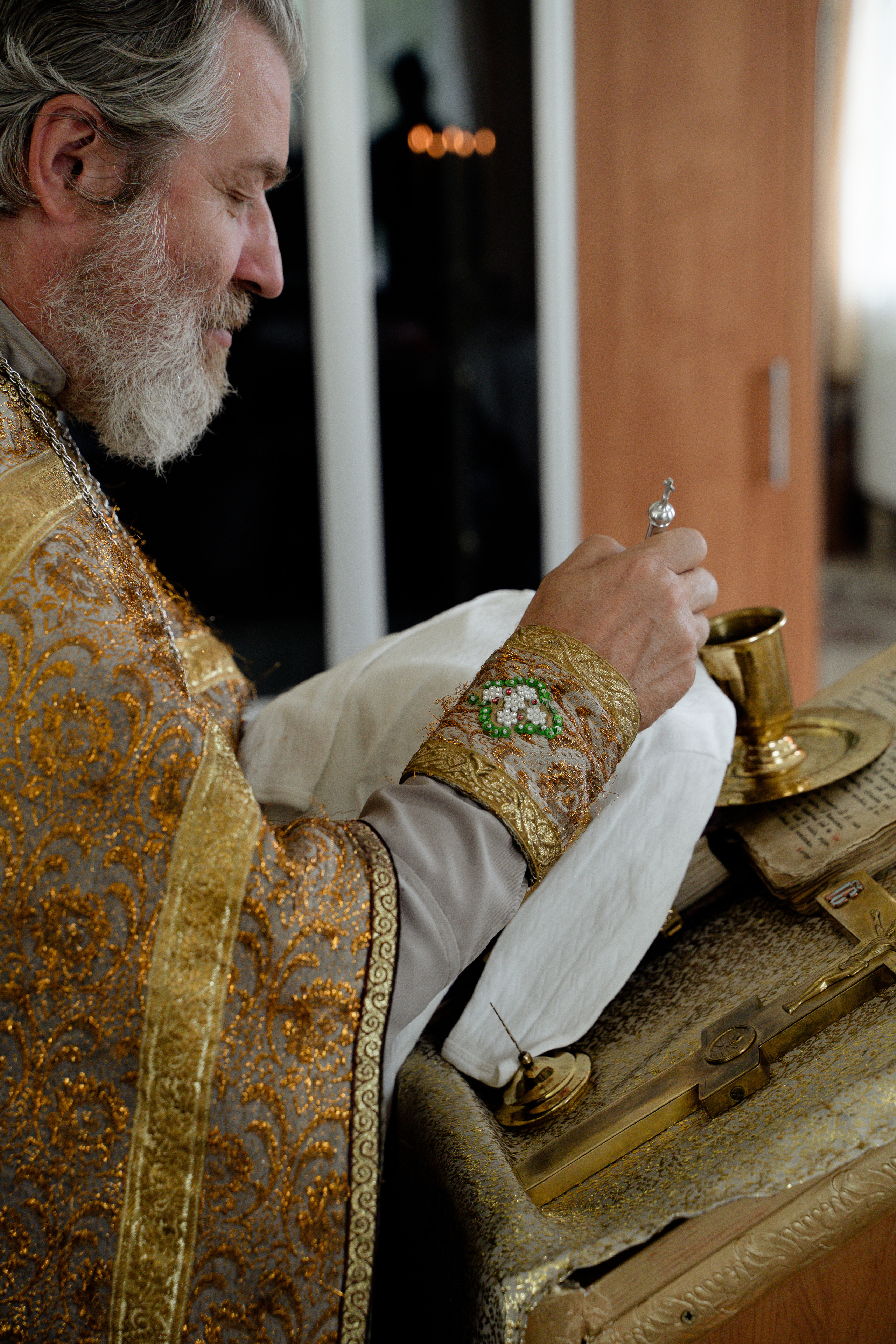 Крещение Матвея в Острове. Свадебный и семейный фотограф в Пскове и Острове Света Суворова