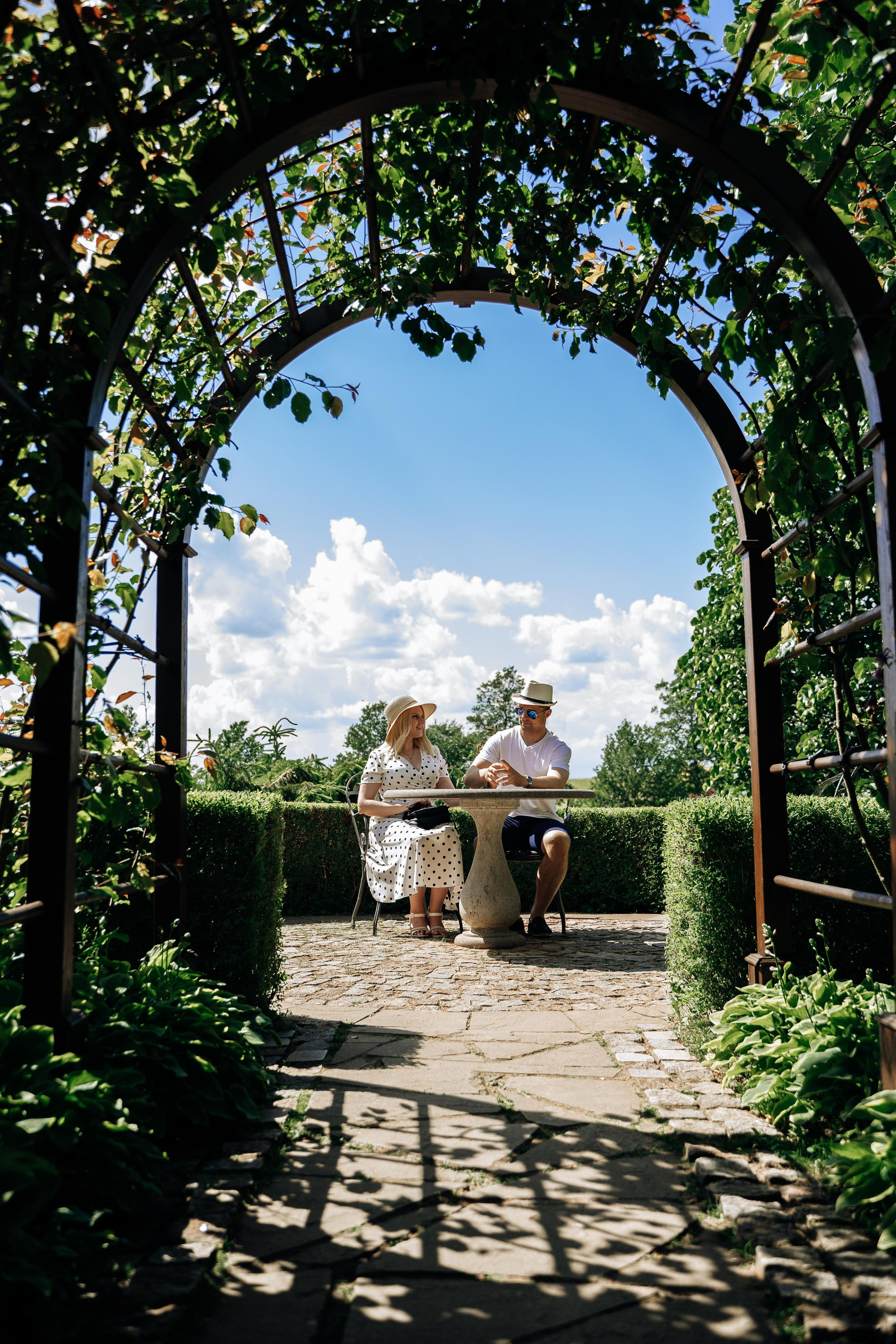 Саша и Яна в Усадьбе Ореховно. Свадебный и семейный фотограф в Пскове и Острове Света Суворова