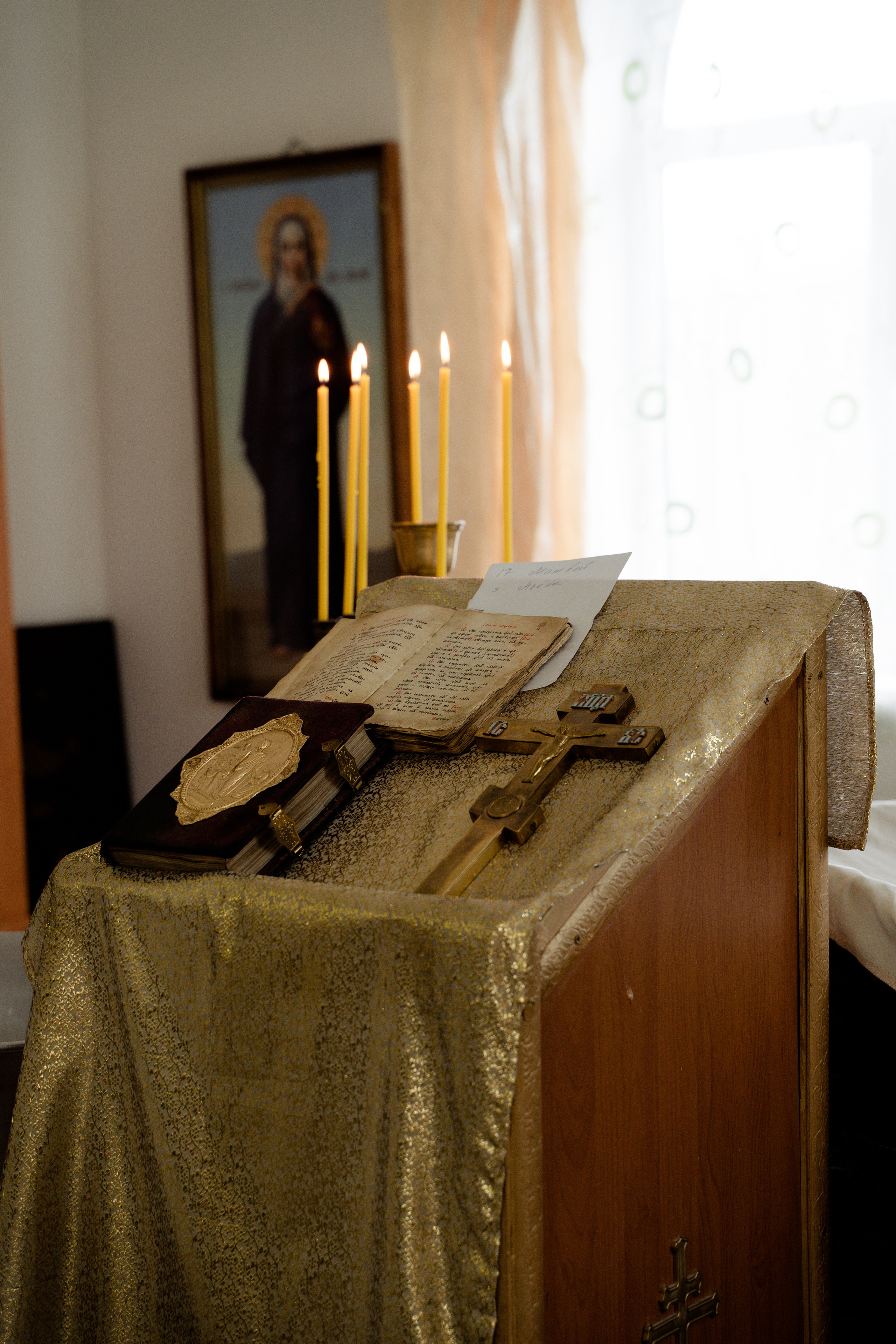 Крещение Матвея в Острове. Свадебный и семейный фотограф в Пскове и Острове Света Суворова