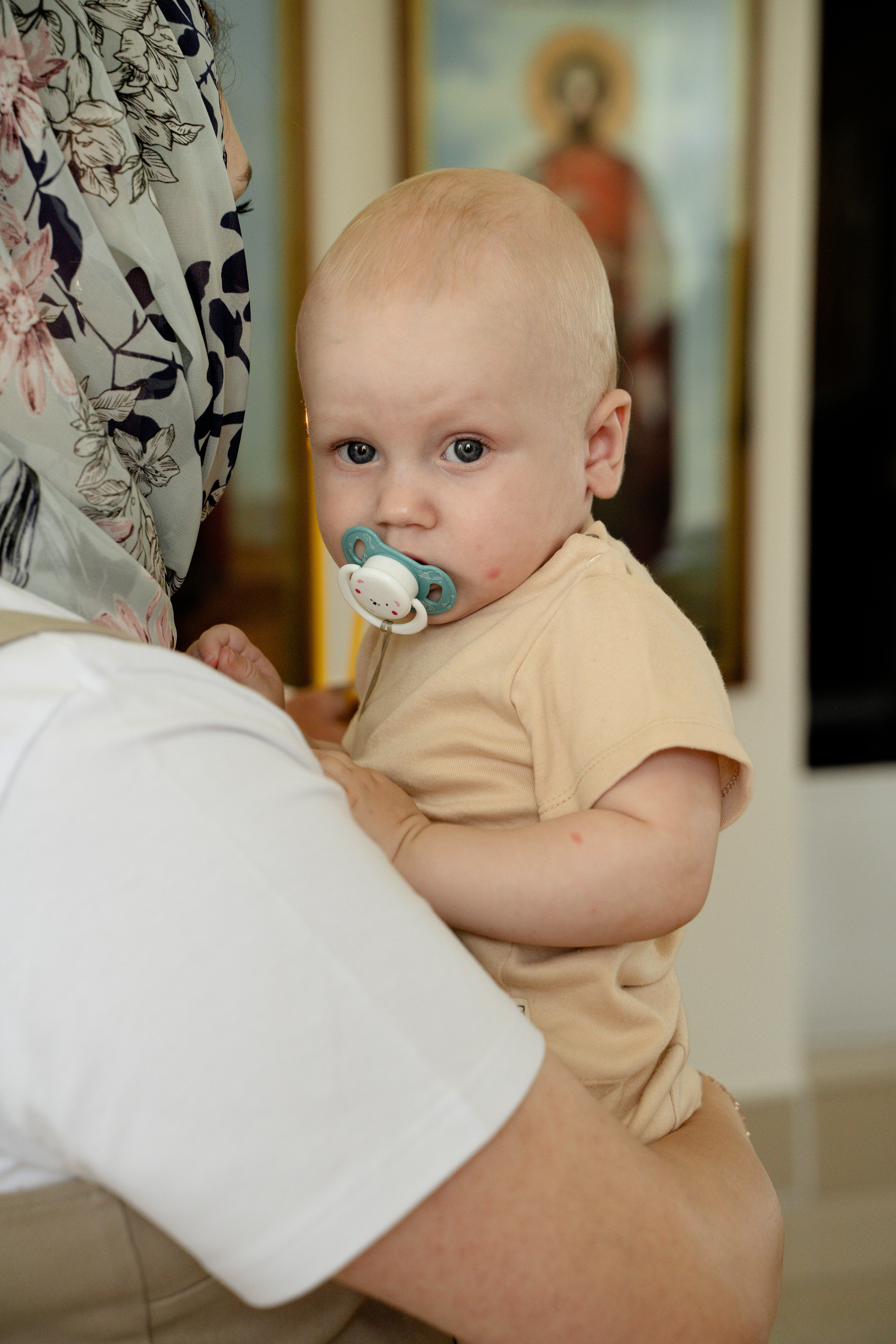 Крещение Матвея в Острове. Свадебный и семейный фотограф в Пскове и Острове Света Суворова