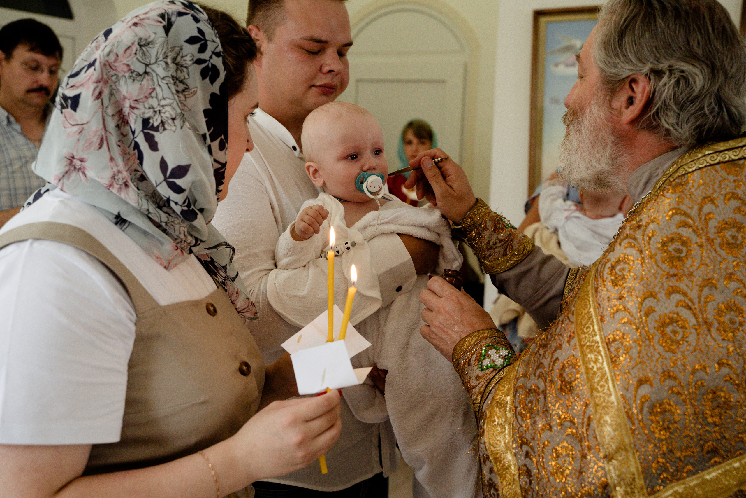 Крещение Матвея в Острове. Свадебный и семейный фотограф в Пскове и Острове Света Суворова