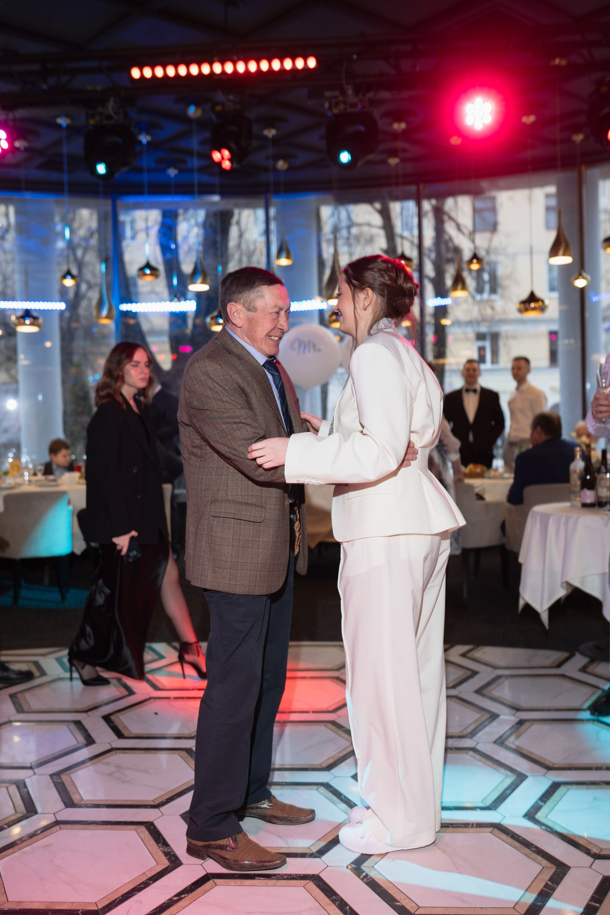 Анна и Роман. Виктория Кинкладзе