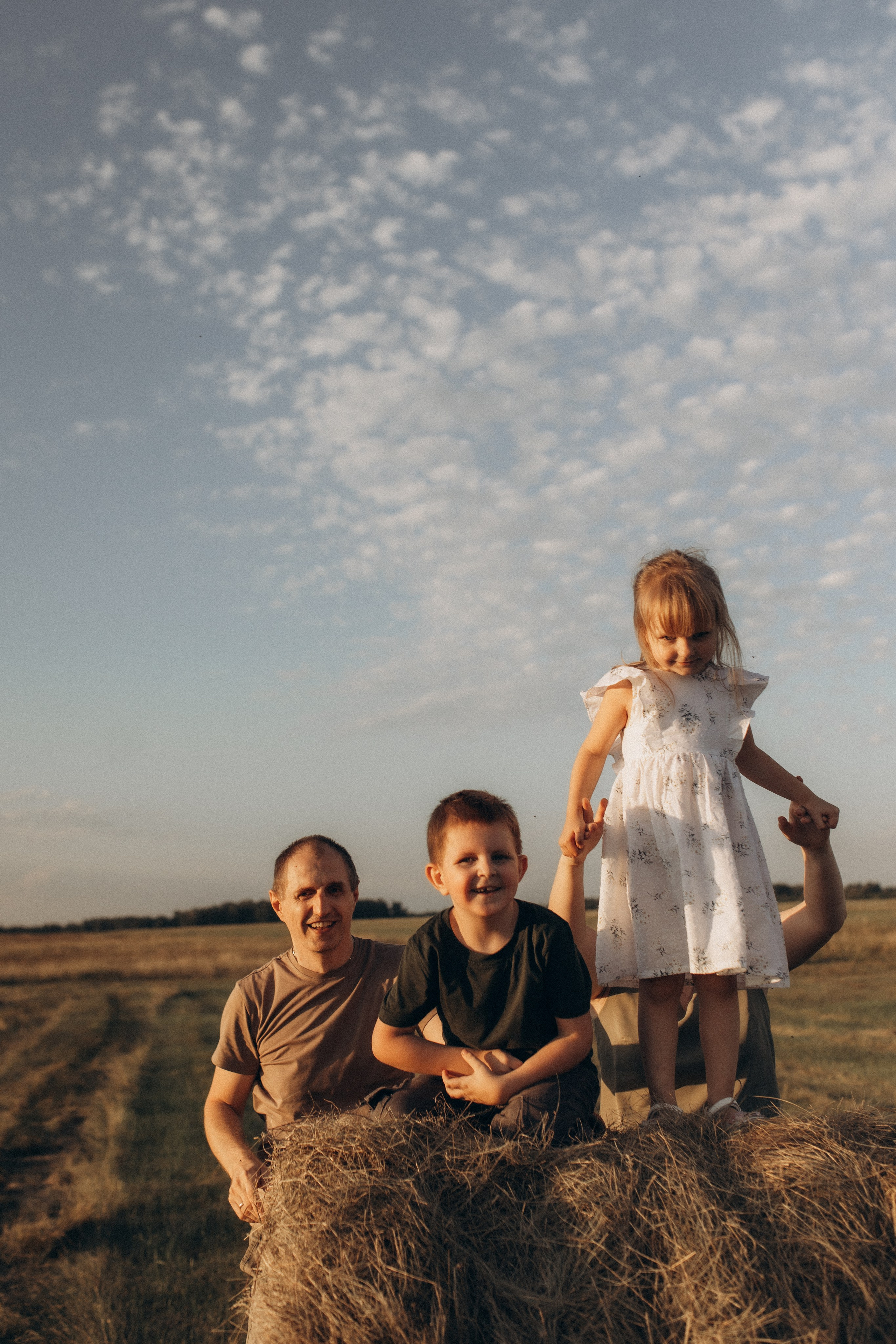 Летняя история в поле. Семейный фотограф lifestyle в Новосибирске Елена Шпилевая