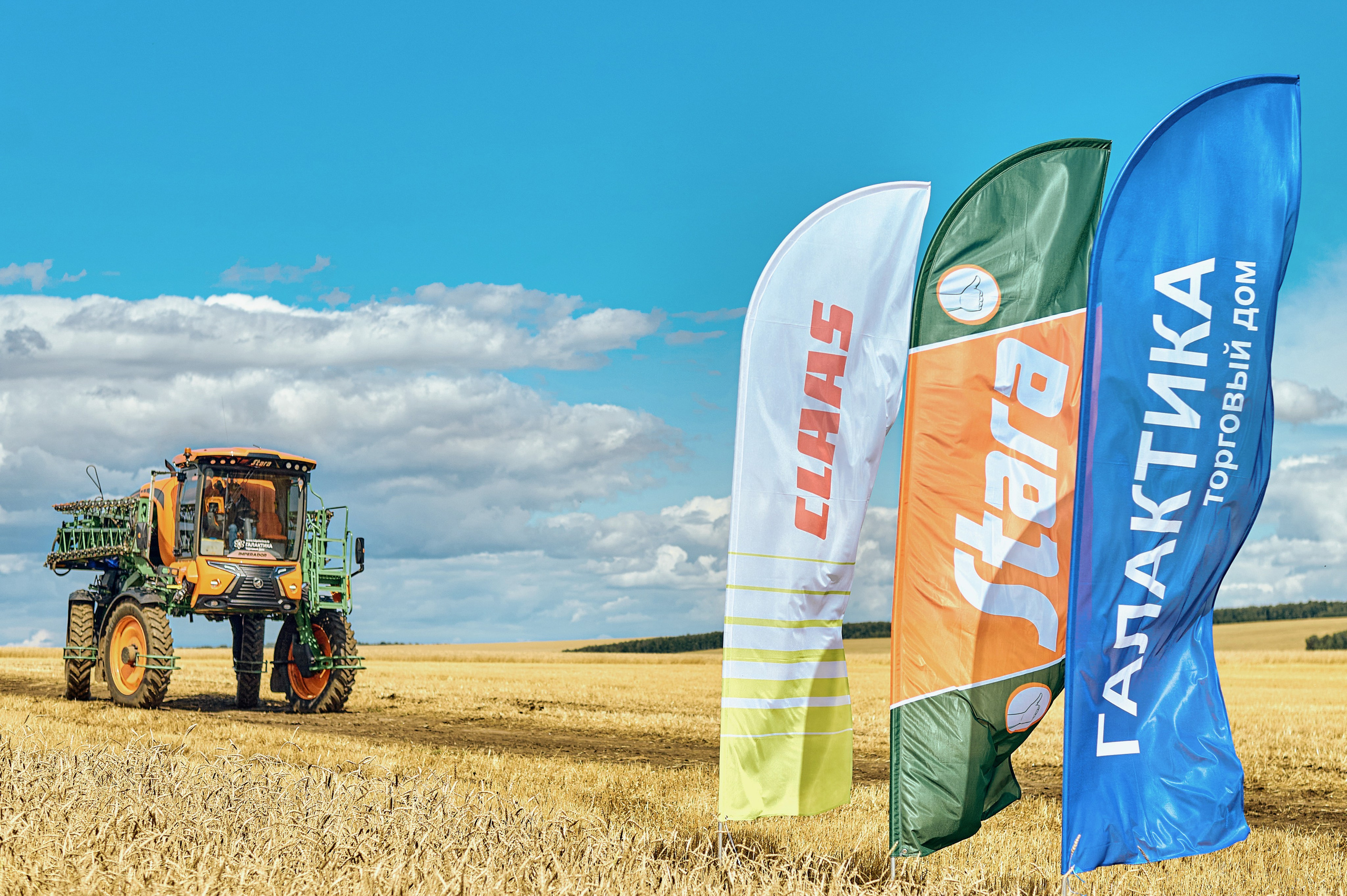 Сельхозтехники Галактика — представление в работе близ г. Абакан. Фотограф Яковлев Роман — Красноярск