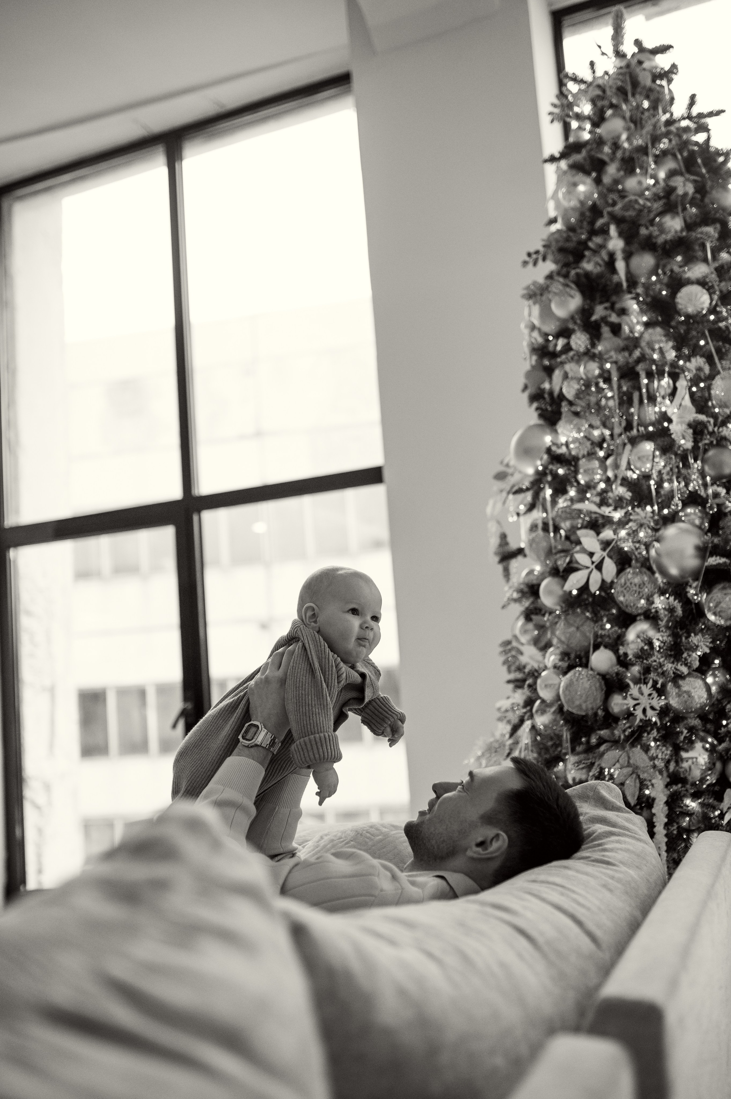 Новогодняя фотосессия в студии с малышом 6 месяцев в Бутово. Семейная фотосессия Бутово Москва фотограф Алина Морщагина