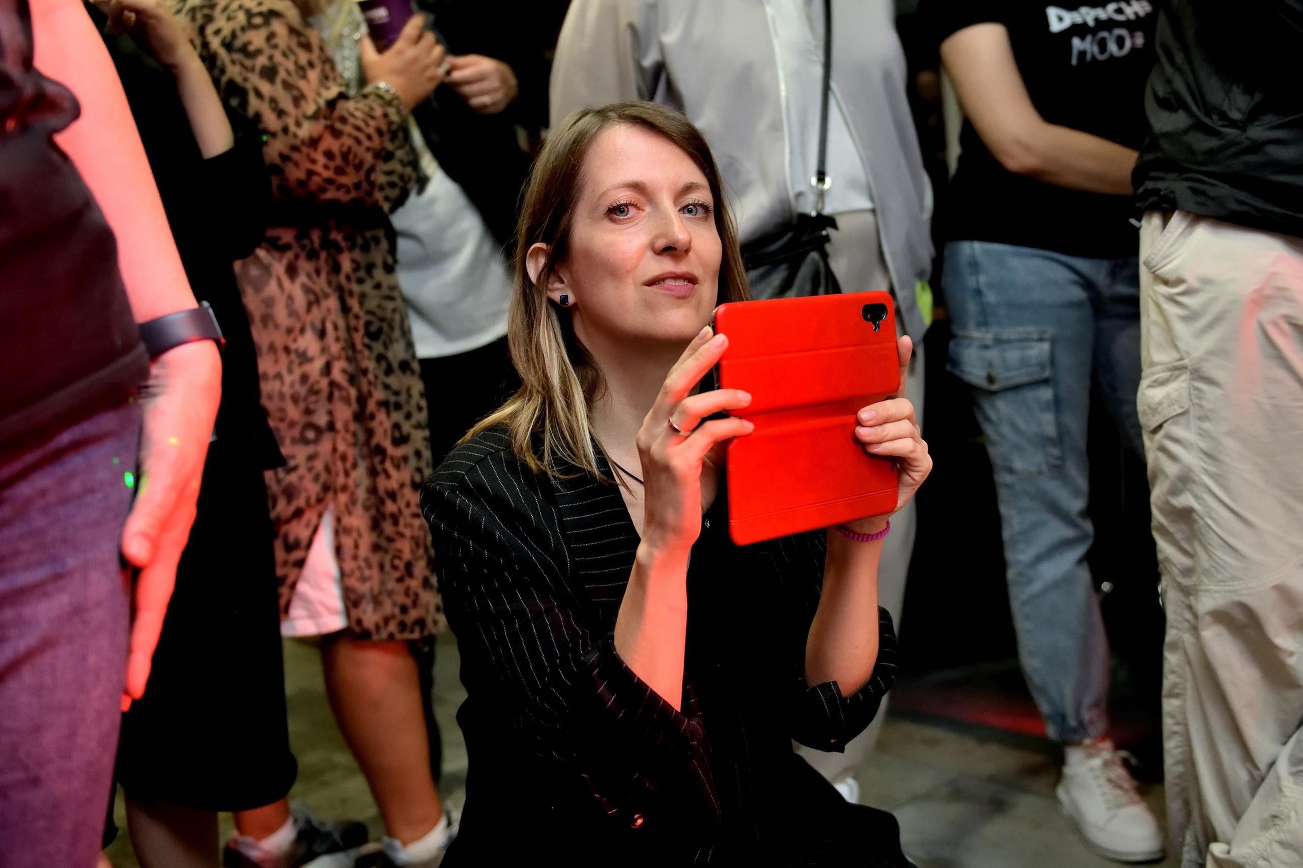 "Когда снимают концерт на мобильный телефон".