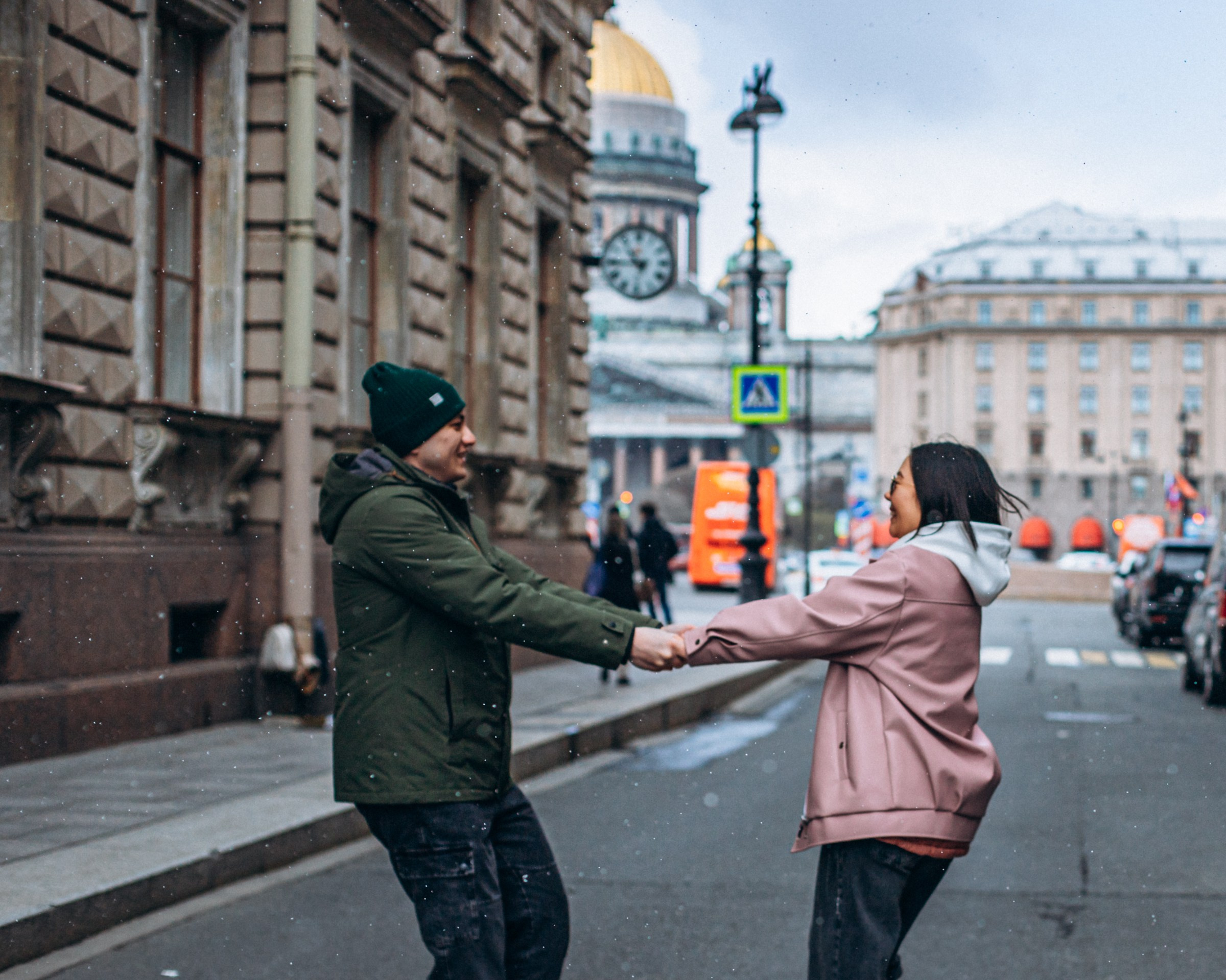 Максим и Катерина в мае. Фотопрогулка в Петербурге. Индивидуальный и семейный фотограф в Санкт-Петербурге