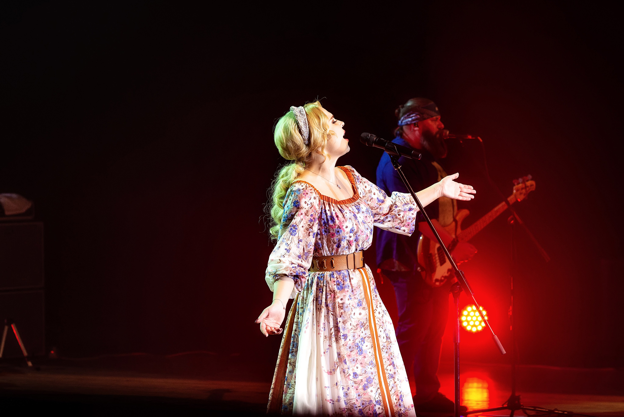 Концерт Пелагеи. Школьный, фэшн фотограф в Тюмени и в России Ирина Королева