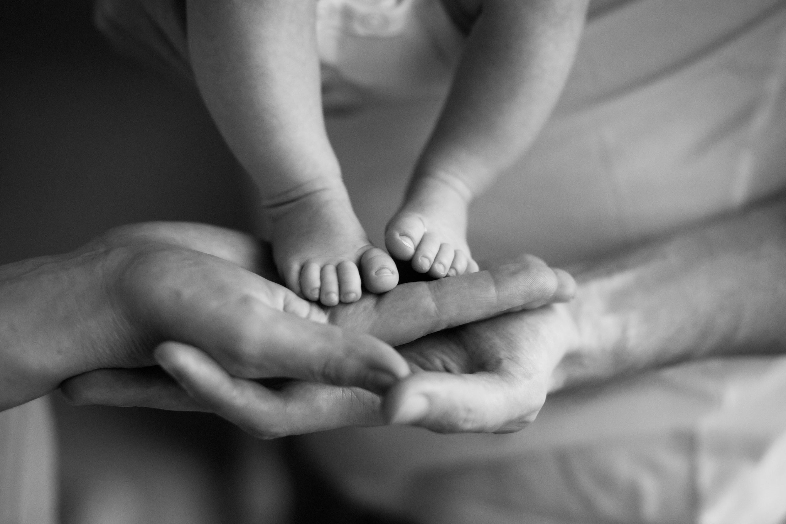 Черно-белая съемка новорожденной. Фотографы в Москве Светлана Устинова и Сергей Грачев