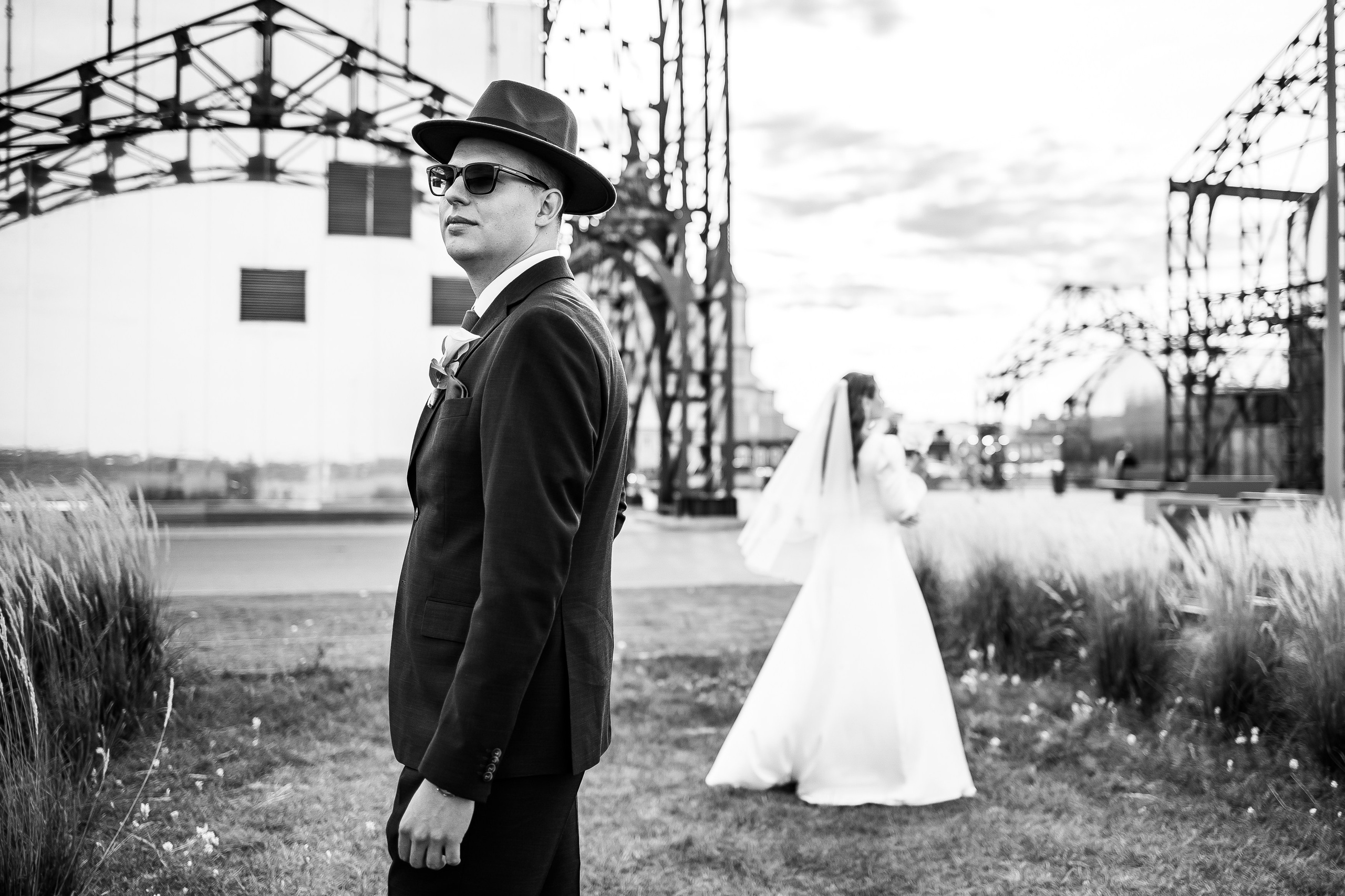 Красивая прогулка жениха с невестой в Нижнем Новгороде