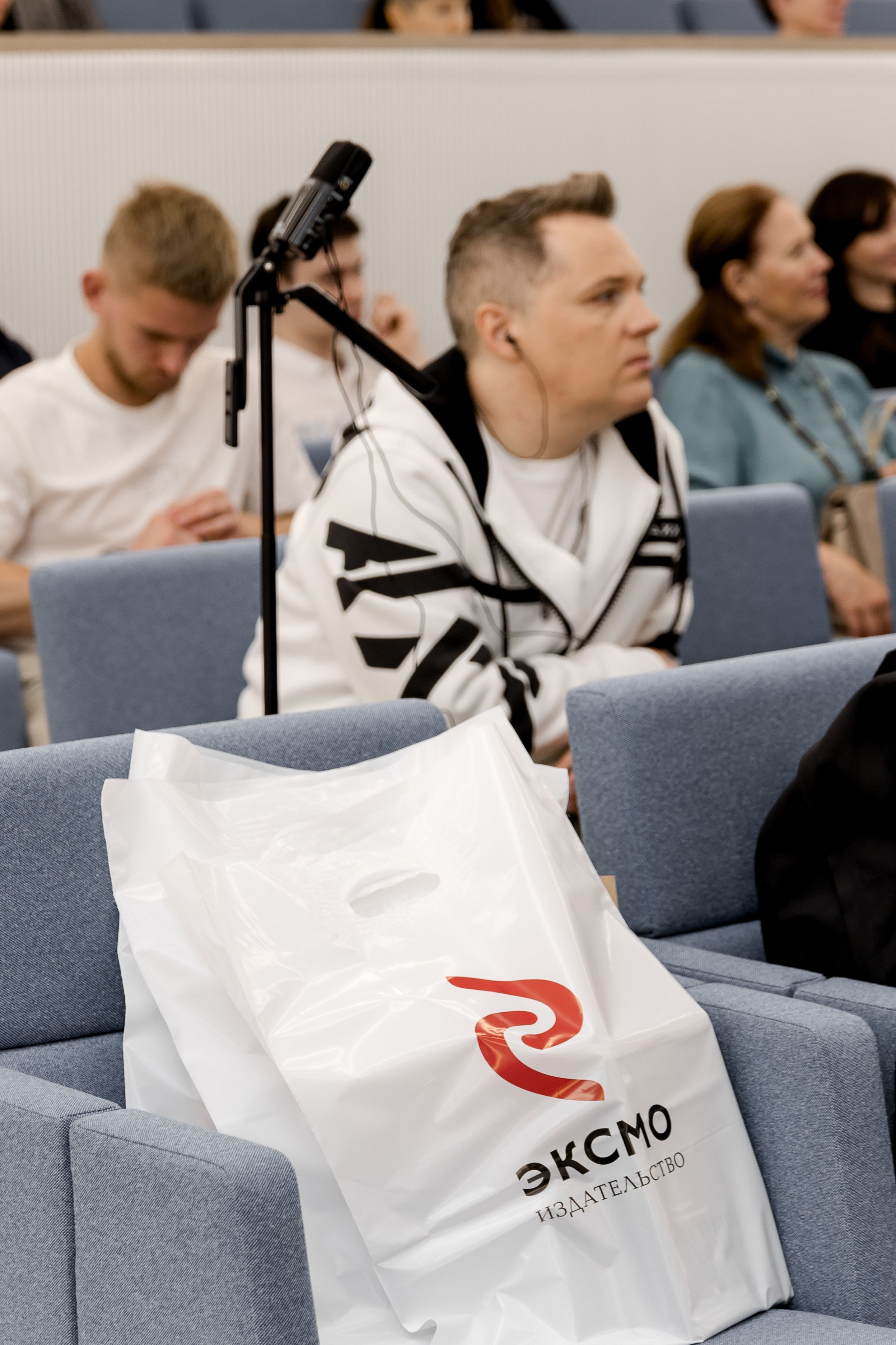 Презентация книги " В глубинах разума и веры. Гении науки о Боге». Свадебный/Портретный фотограф снимаю в Москве