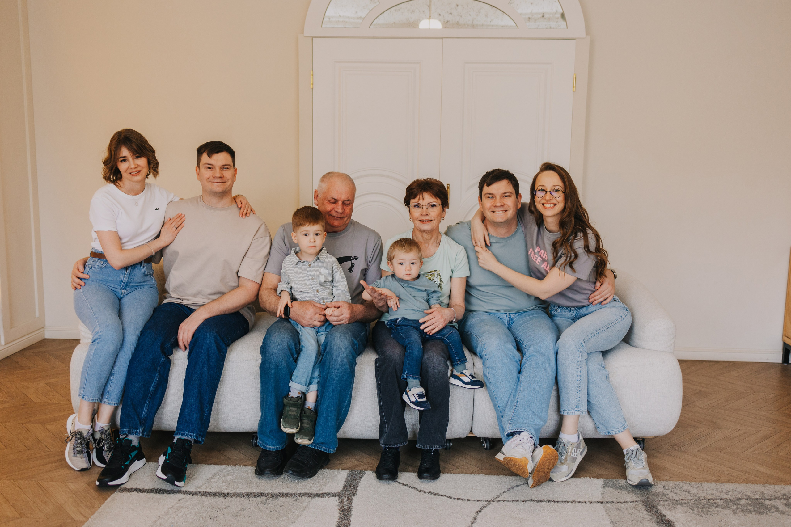 Большая семья. Домашняя фотосессия