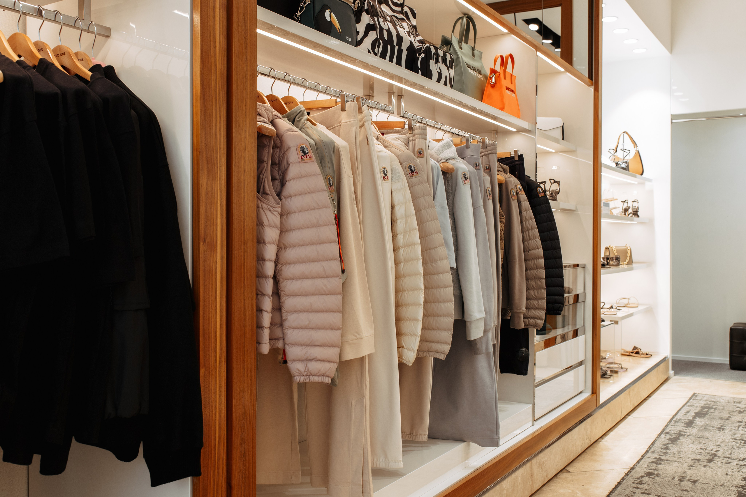 Интерьерная съемка NO ONE (ТРЦ Планета). Фотограф Красноярск Архипова Алина