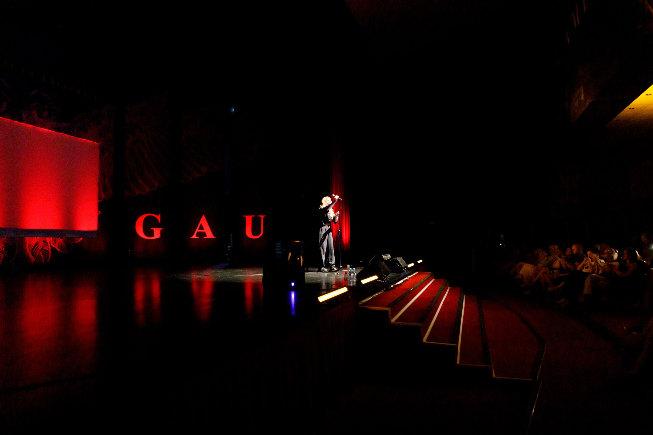 Stand Up. Photographer in Batumi, Georgia Pavel Sharnikov