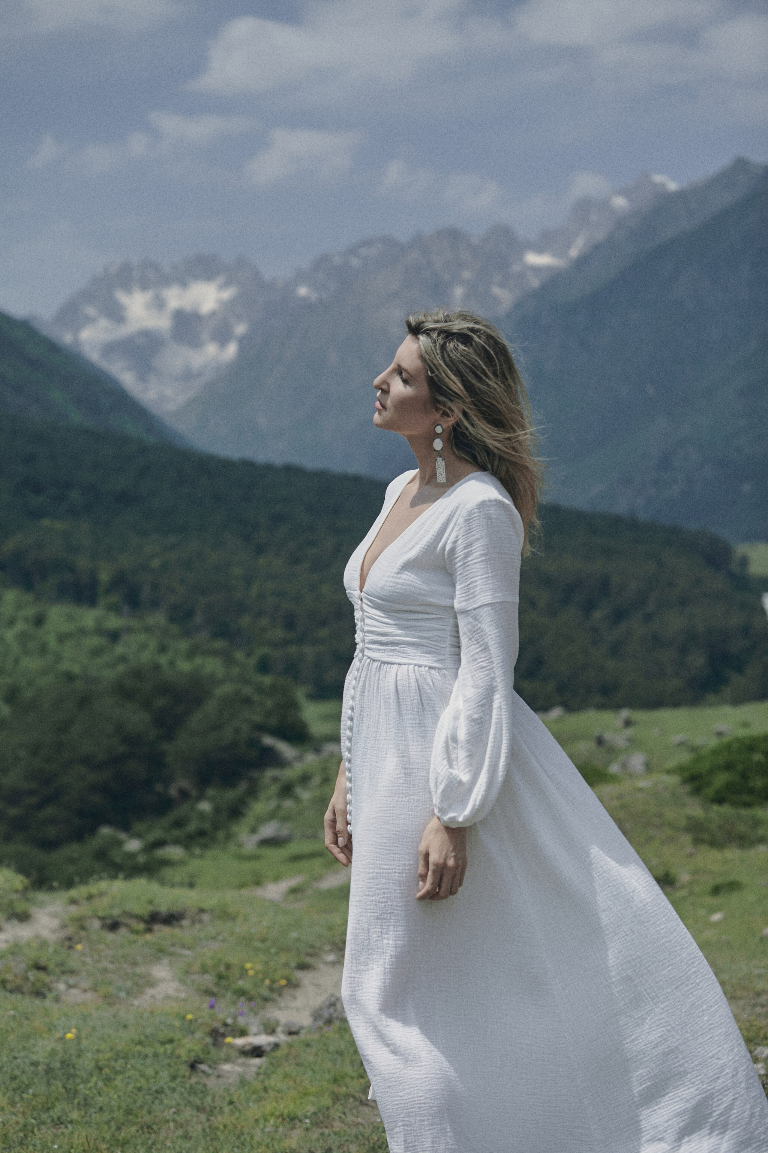 Фотосессия у водопада в Кабардино-Балкарии. Фотограф Продюсер в горах КБР / Москва  Нальчик Горы