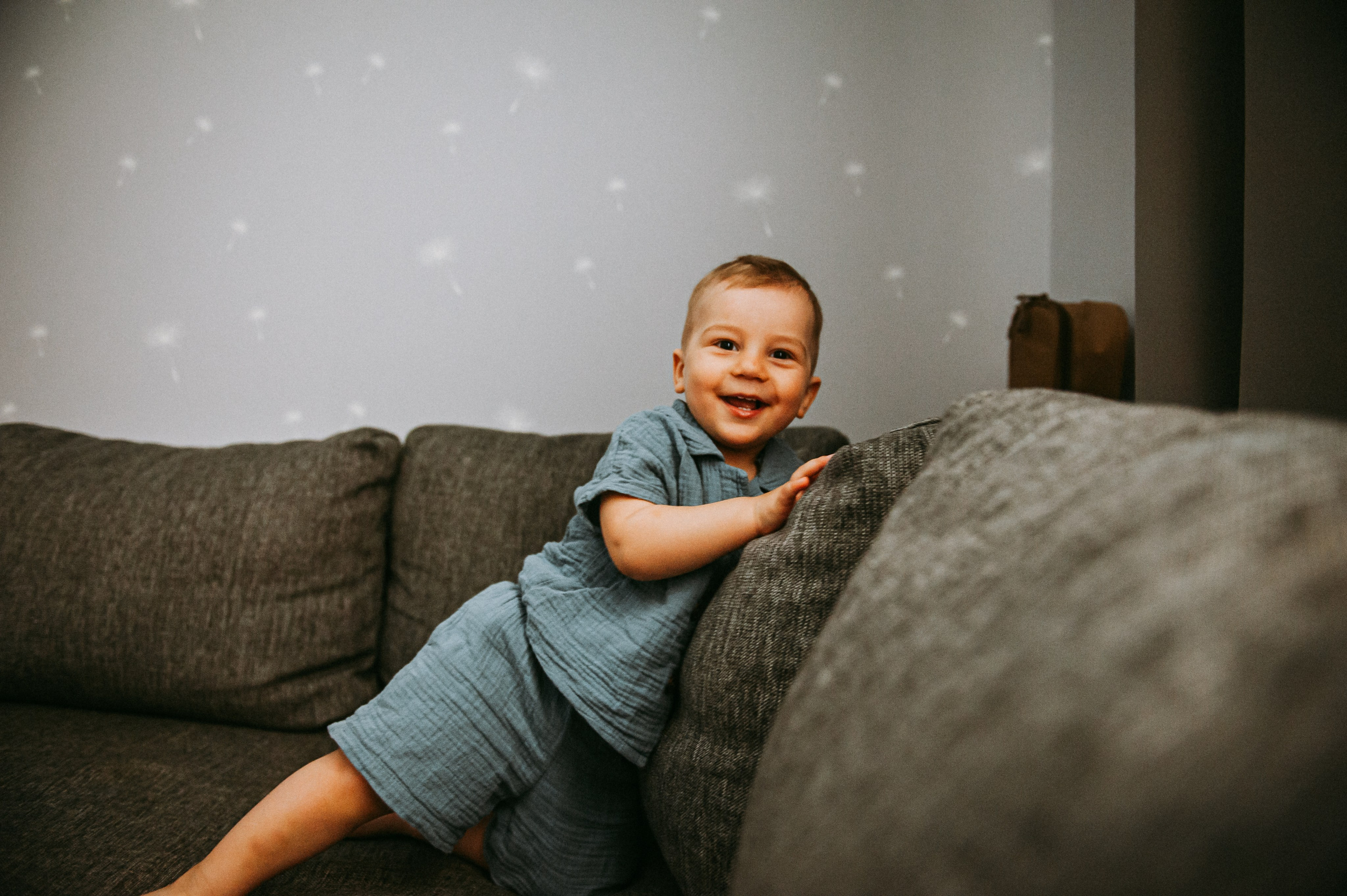 смеющийся ребенок