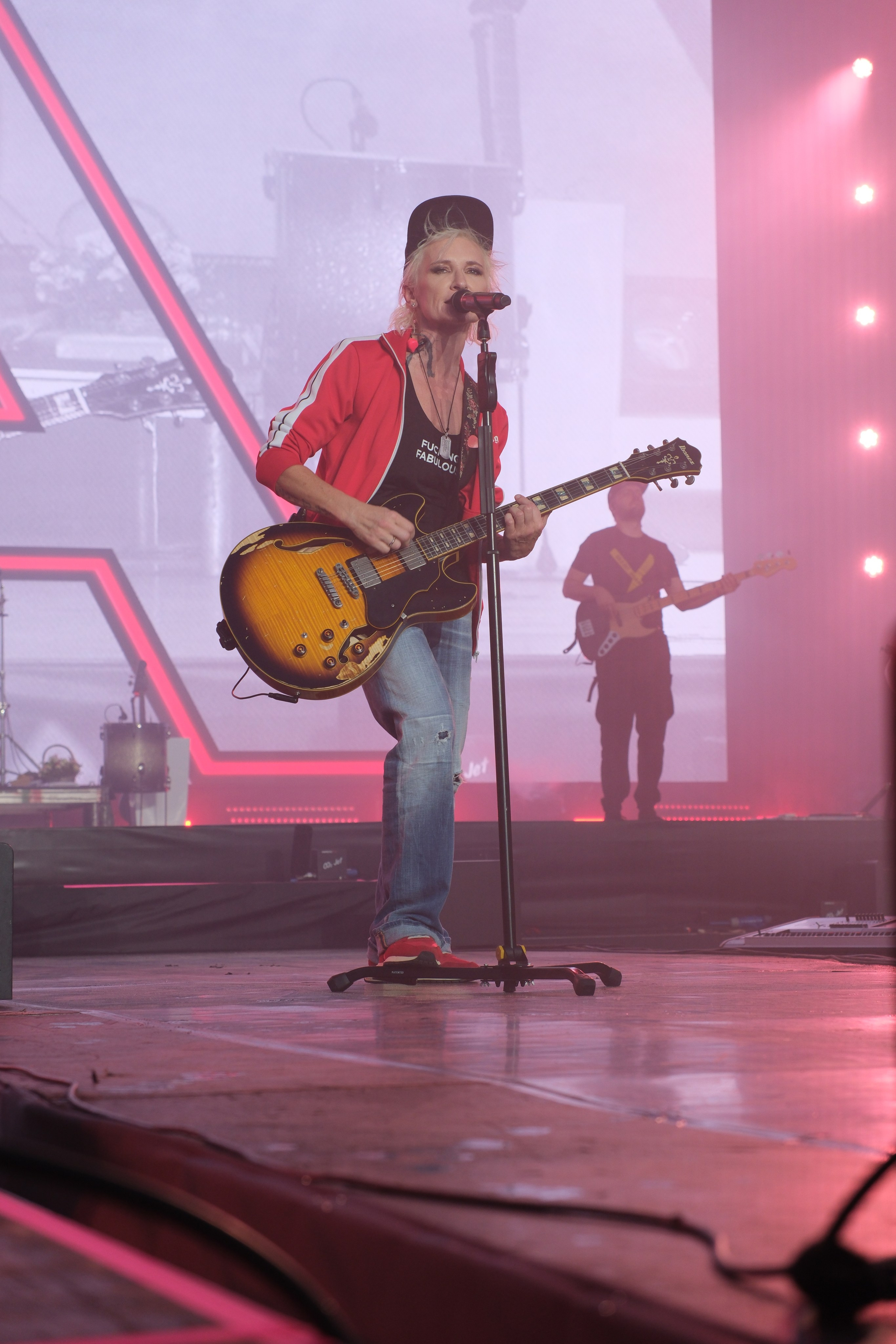 Диана Арбенина (группа «Ночные снайперы») — Москва, МТС Live Лето 2024. RedGeek - блогер и стручњак за образовање и ИТ Кирил Ситнов