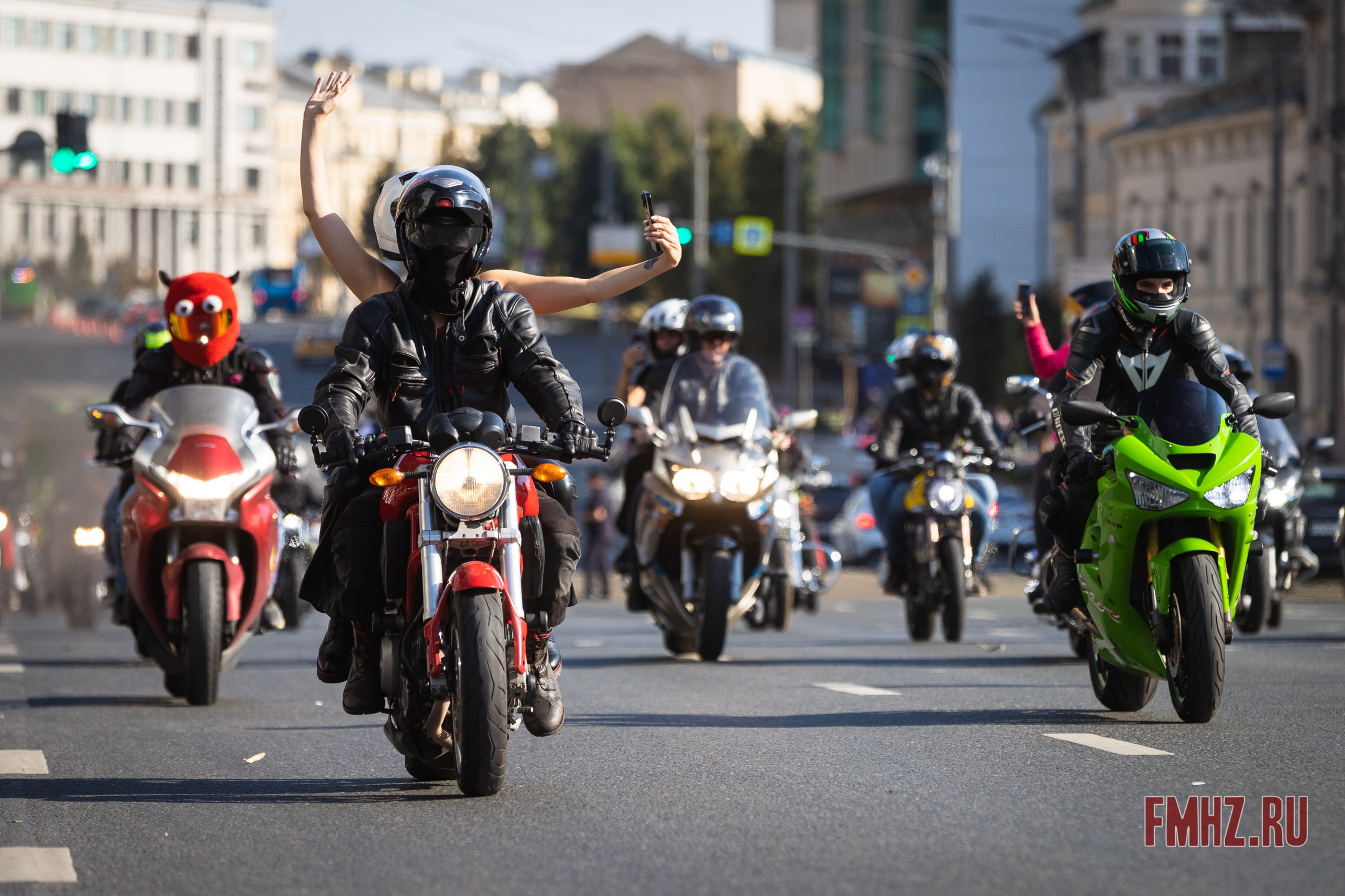 Закрытие Мотосезона 2023 на проспекте Академика Сахарова. Фотограф Владимир Охрименко