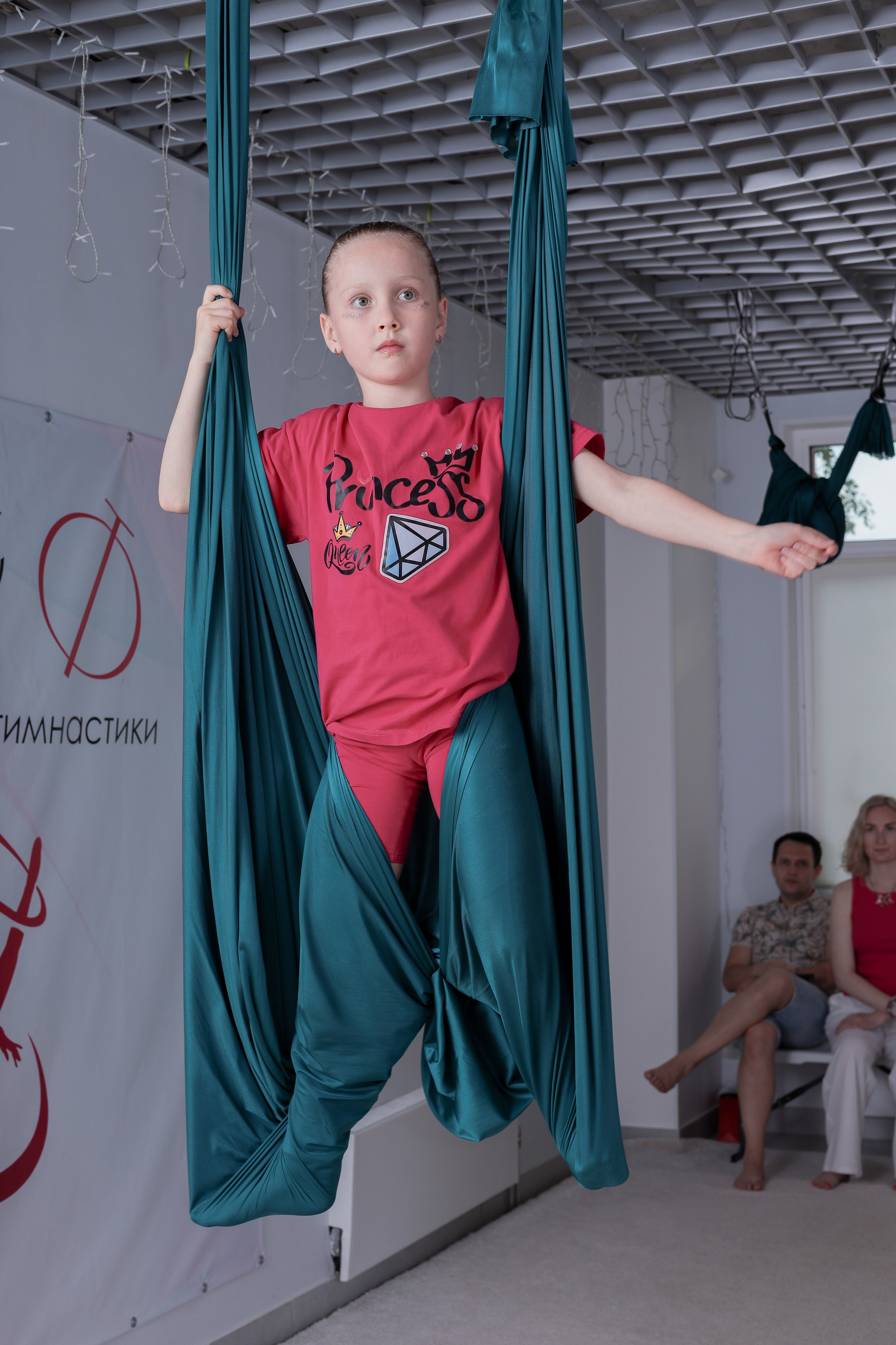 Детская аэройога. Фотограф Надршина Лилия