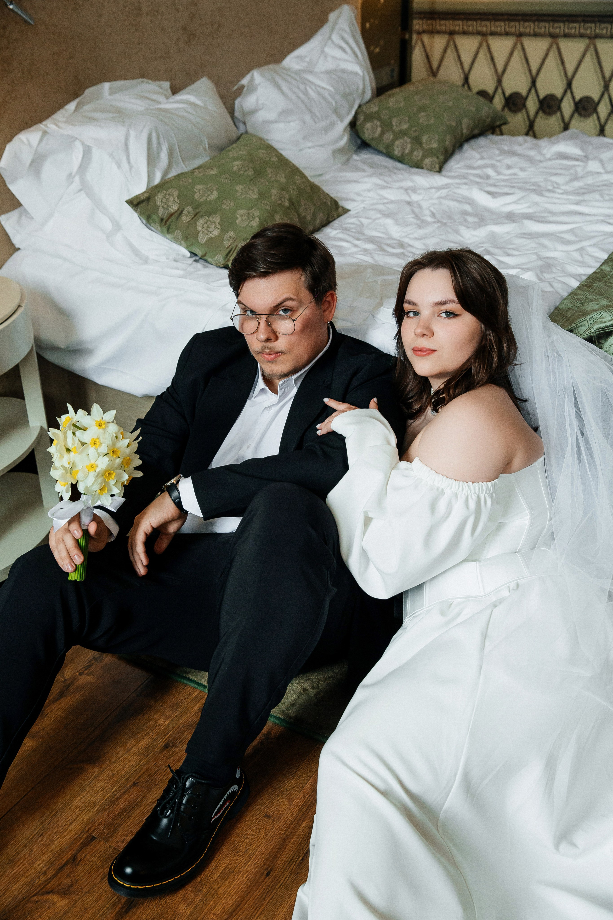 Съемка в отеле и регистрация прохладным майским днем. Свадебный фотограф в Санкт-Петербурге Вика Стукачева