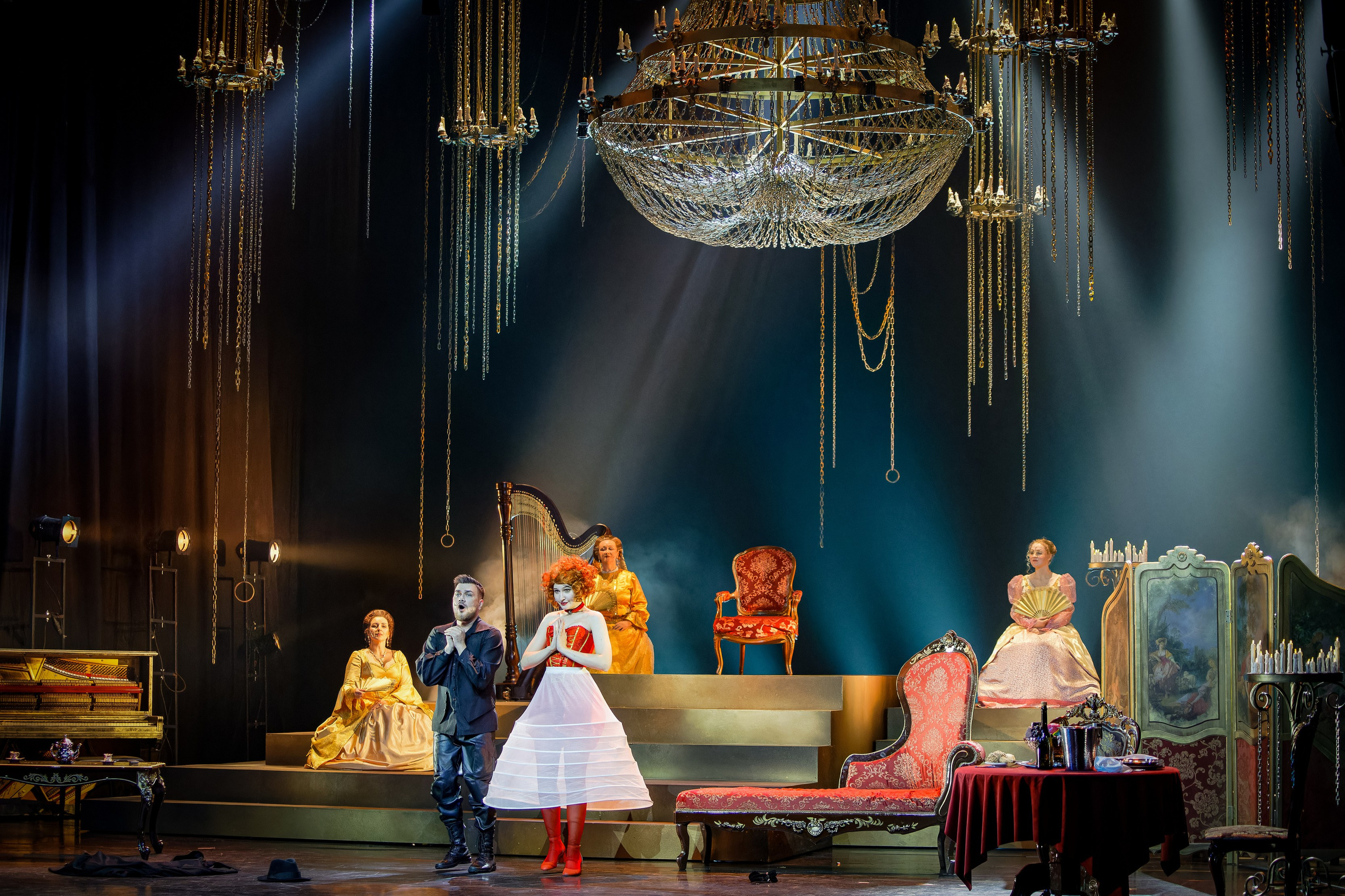 Опасные связи_Чехов-центр. Фотограф. г. Южно-Сахалинск. Олег Толстов