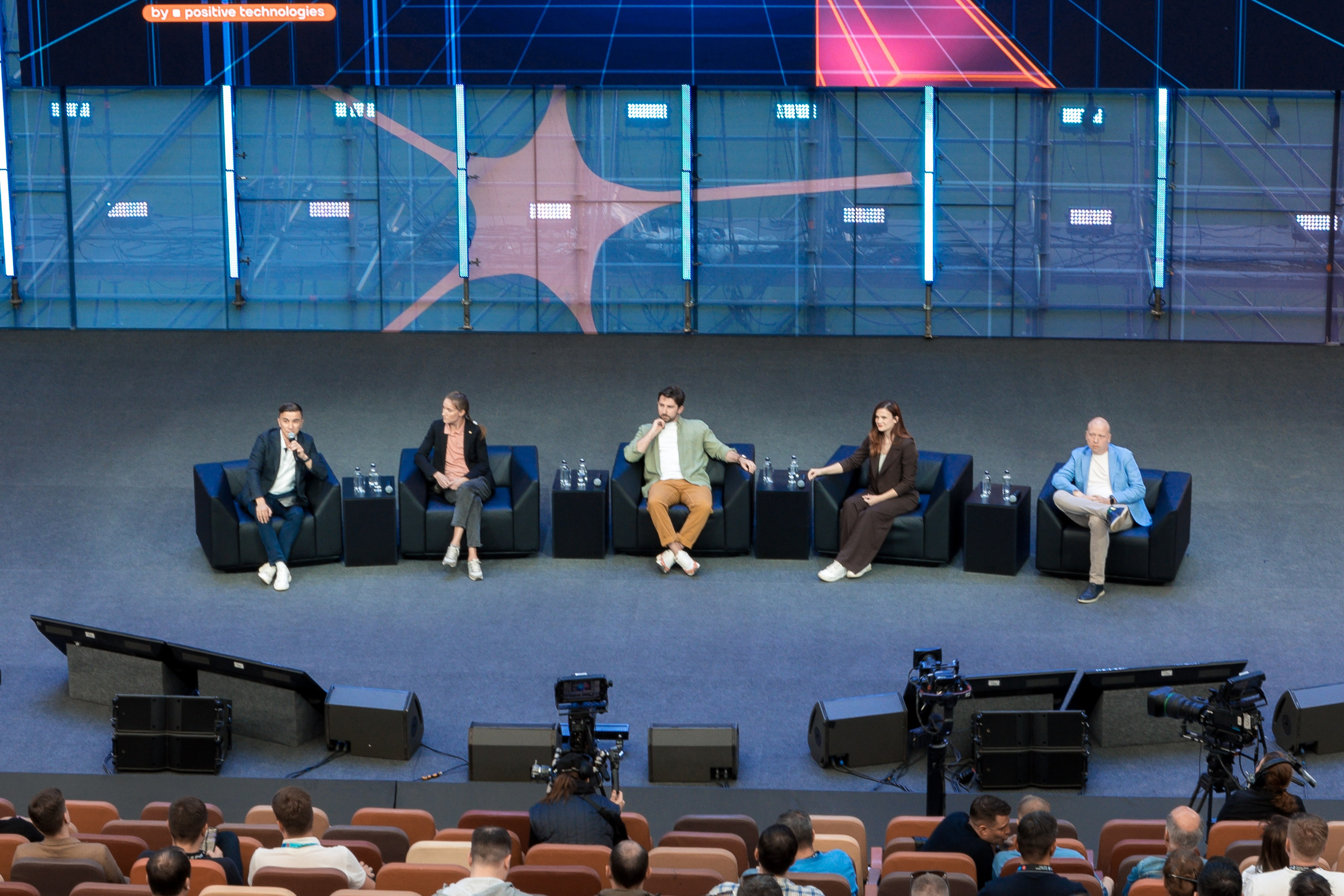 Лужники — Киберфестиваль Positive Hack Days 2. Фотограф Юлия Назарова