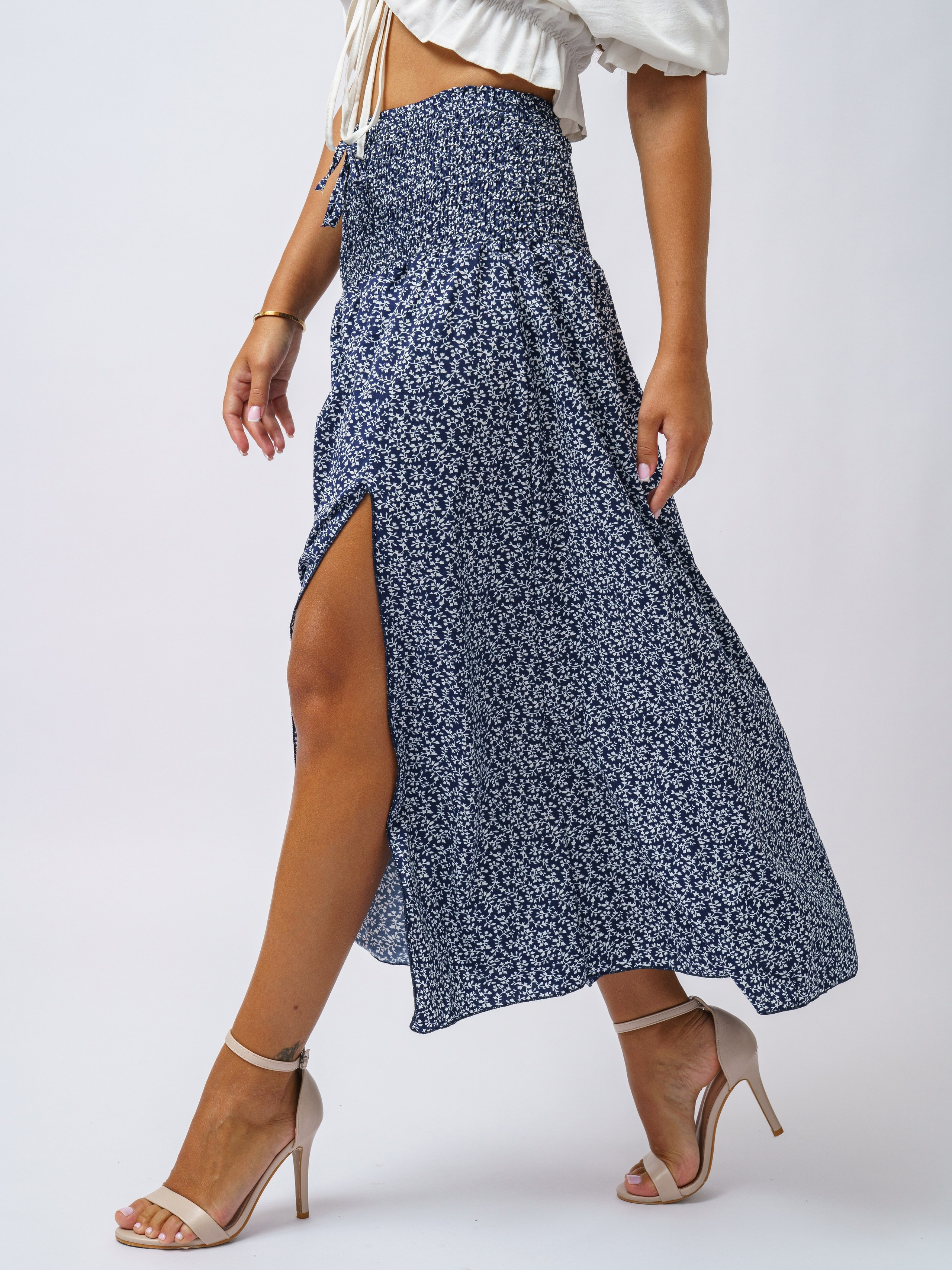 Юбки, модель Юлия. KED Production — продакшн из СПб. Создаём фото, видео и контент, который помогает брендам и селлерам продавать больше