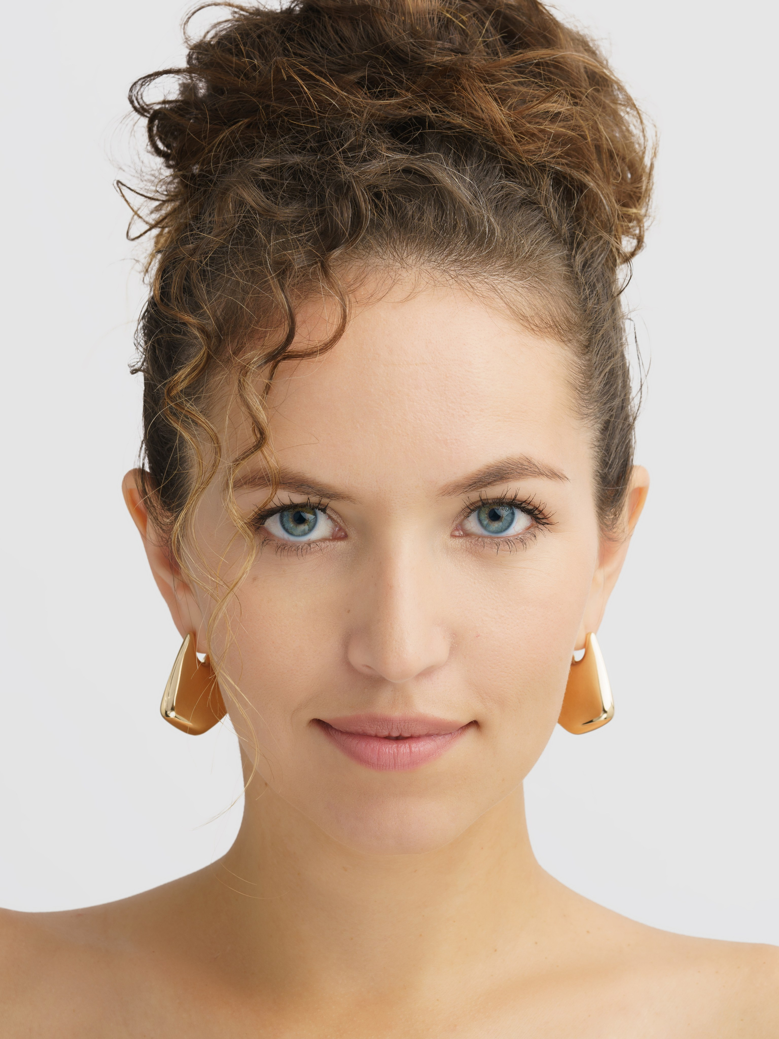 Екатерина, 40-42 р-р, рост 170. KED Production — продакшн из СПб. Создаём фото, видео и контент, который помогает брендам и селлерам продавать больше