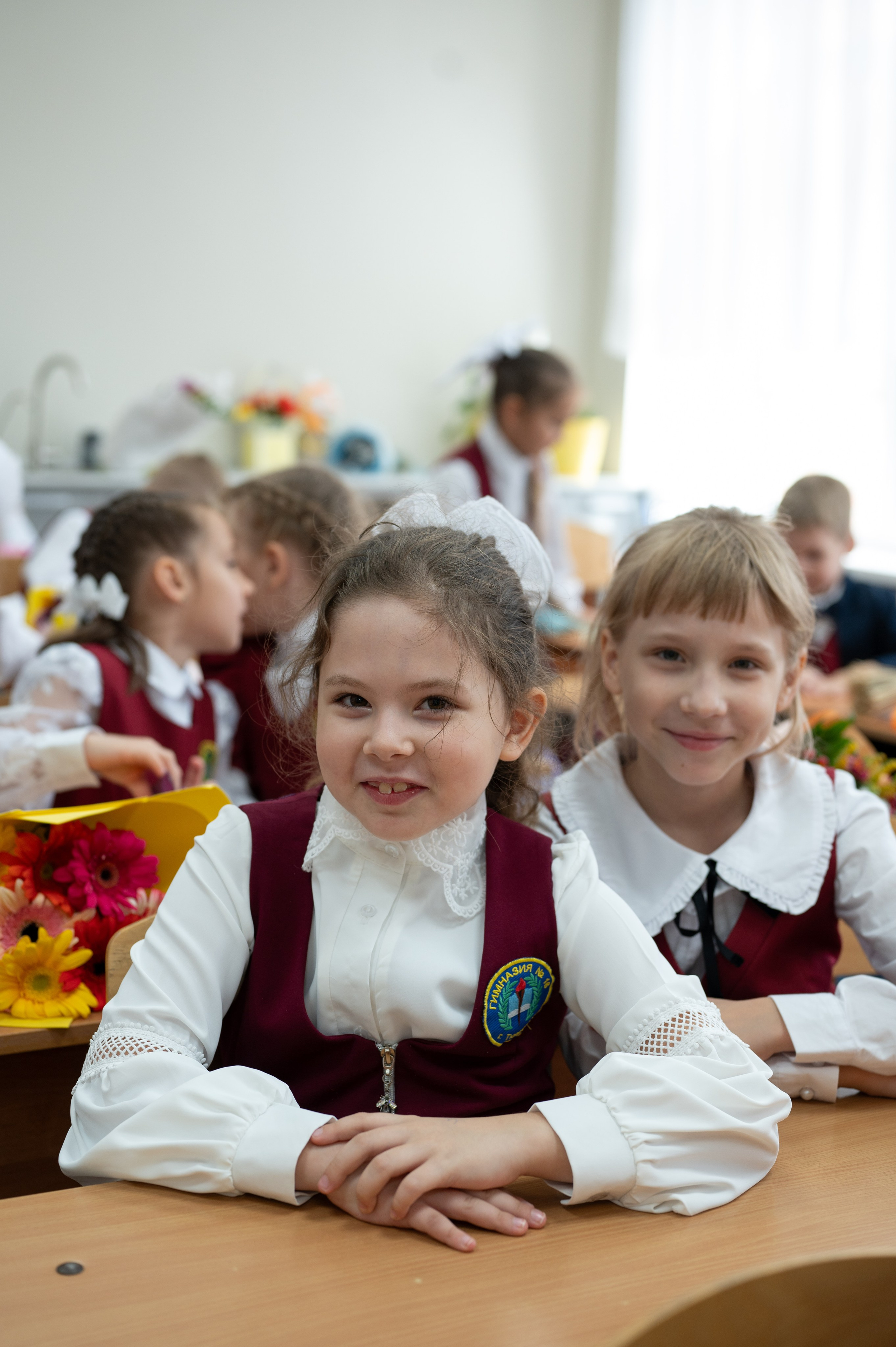 1 сентября 16 гимназия 2 класс (линейка + в классе+ на улице). Фотограф новорожденных, семейный детский в Тюмени Татьяна Морозова