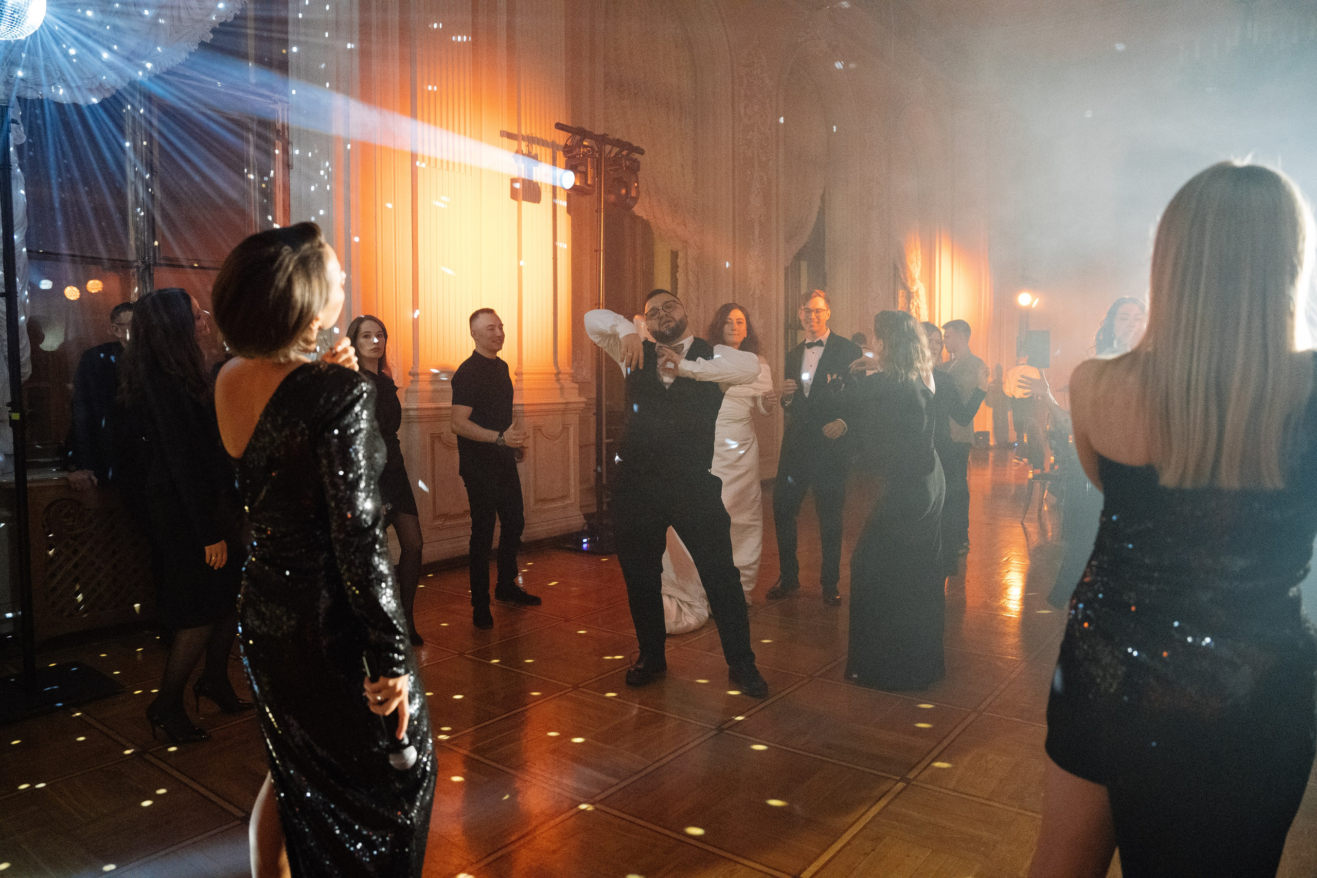 Современная свадьба во дворце. Свадебный фотограф организатор в Санкт-Петербурге Ассоль Опарина