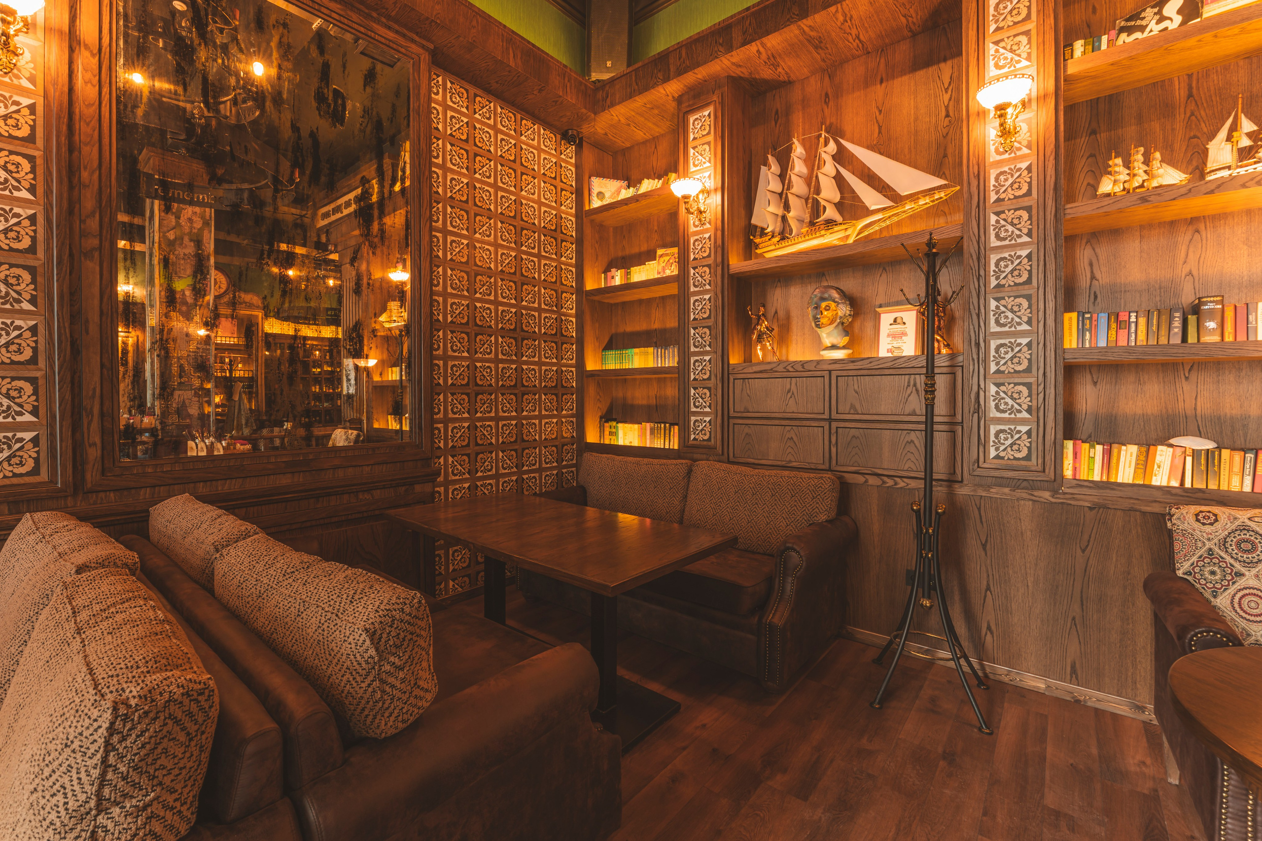 Алматы, Fuller's Central Avenue — самый большой паб сети, ЖК Central Avenue, январь 2026. Интерьерный фотограф Алматы