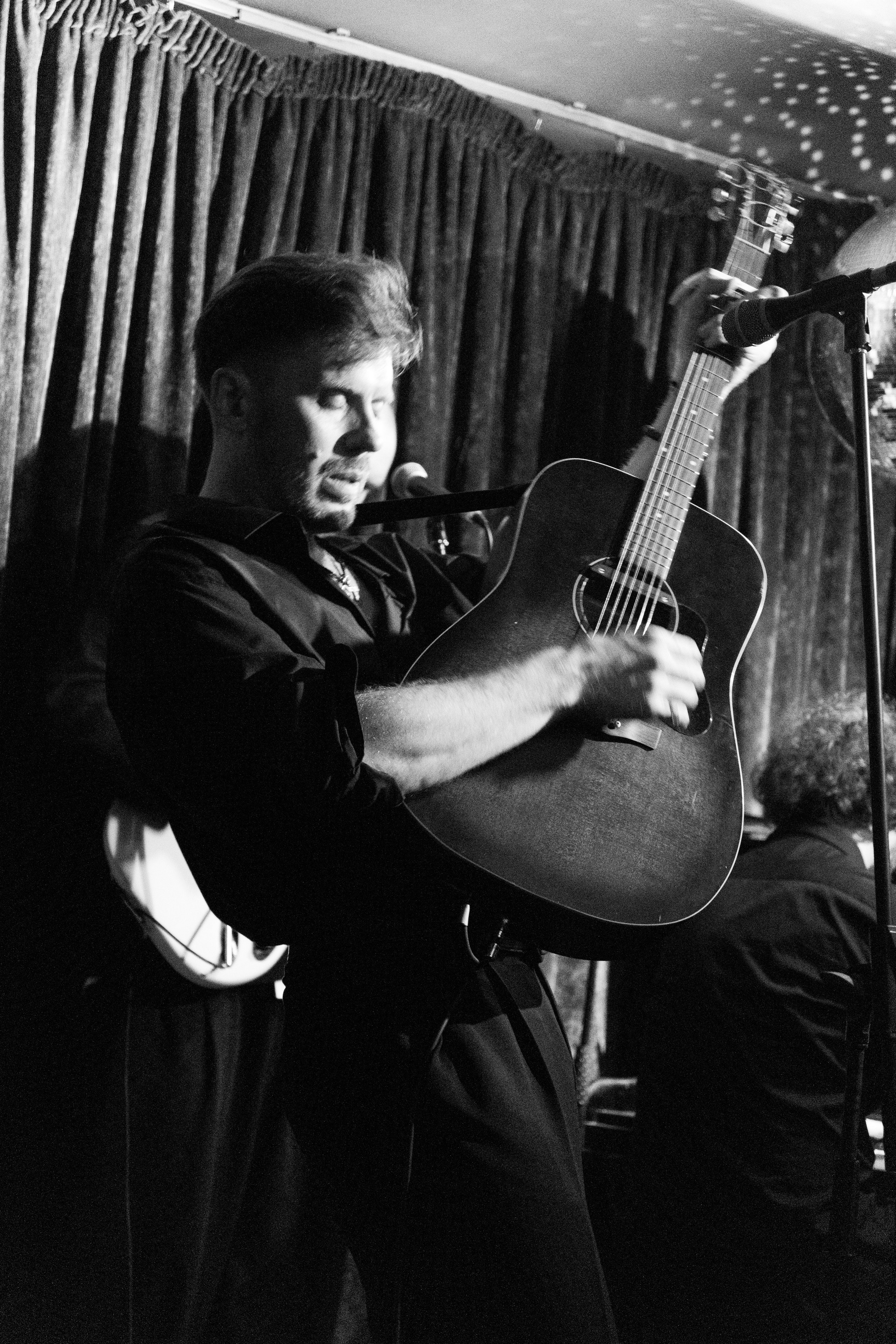 Концерт группы Тони Мак в кабаре Шум. Фотограф в Санкт-Петербурге Ибрагимова Алина