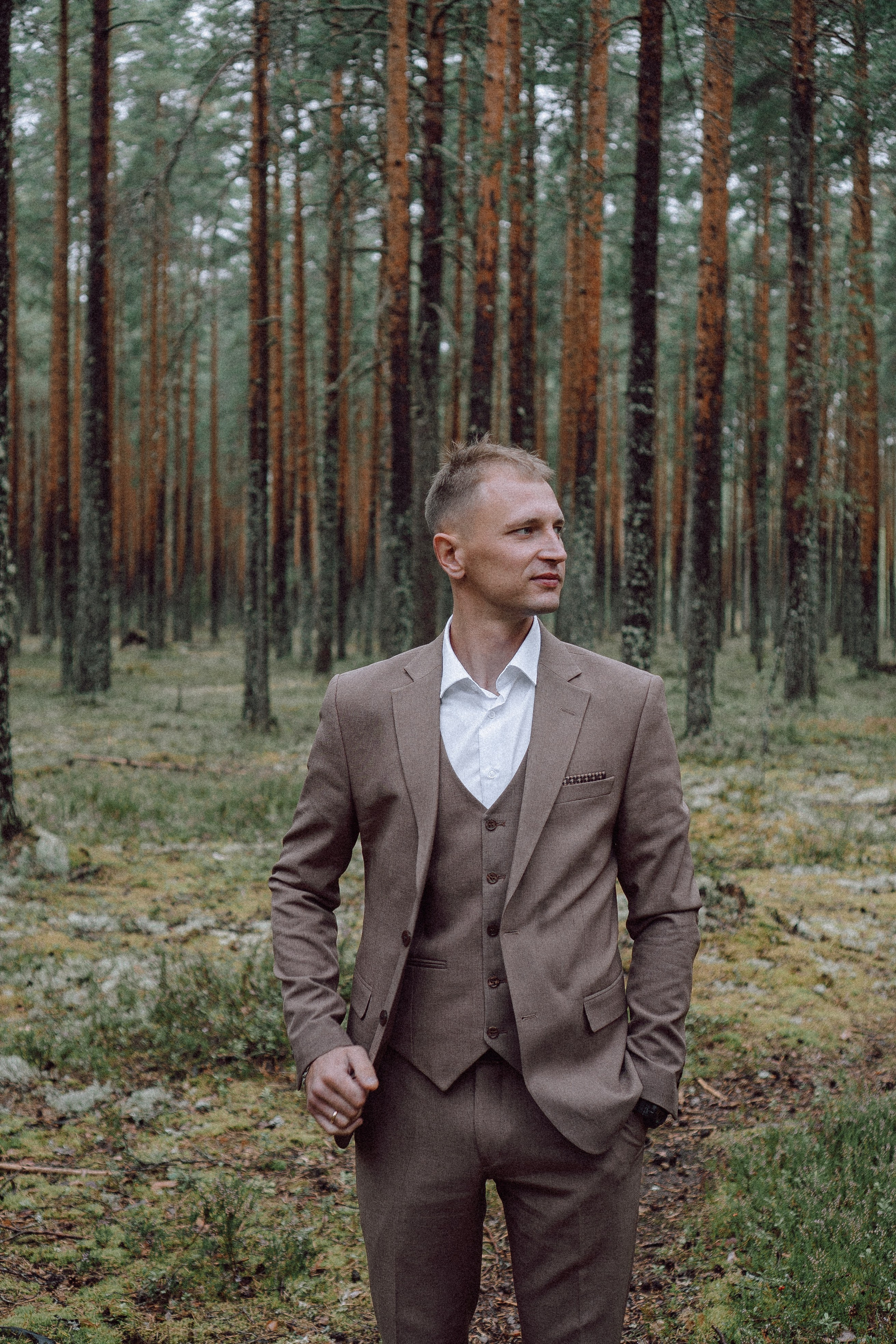 СВАДЕБНАЯ ФОТОСЕССИИЯ ПАРЫ В ГОРОДЕ ПРИОЗЕРСК В СОСНОВОМ ЛЕСУ И С ПИКАПОМ. Профессиональный фотограф, Санкт-Петербург — Виктория Богомолова