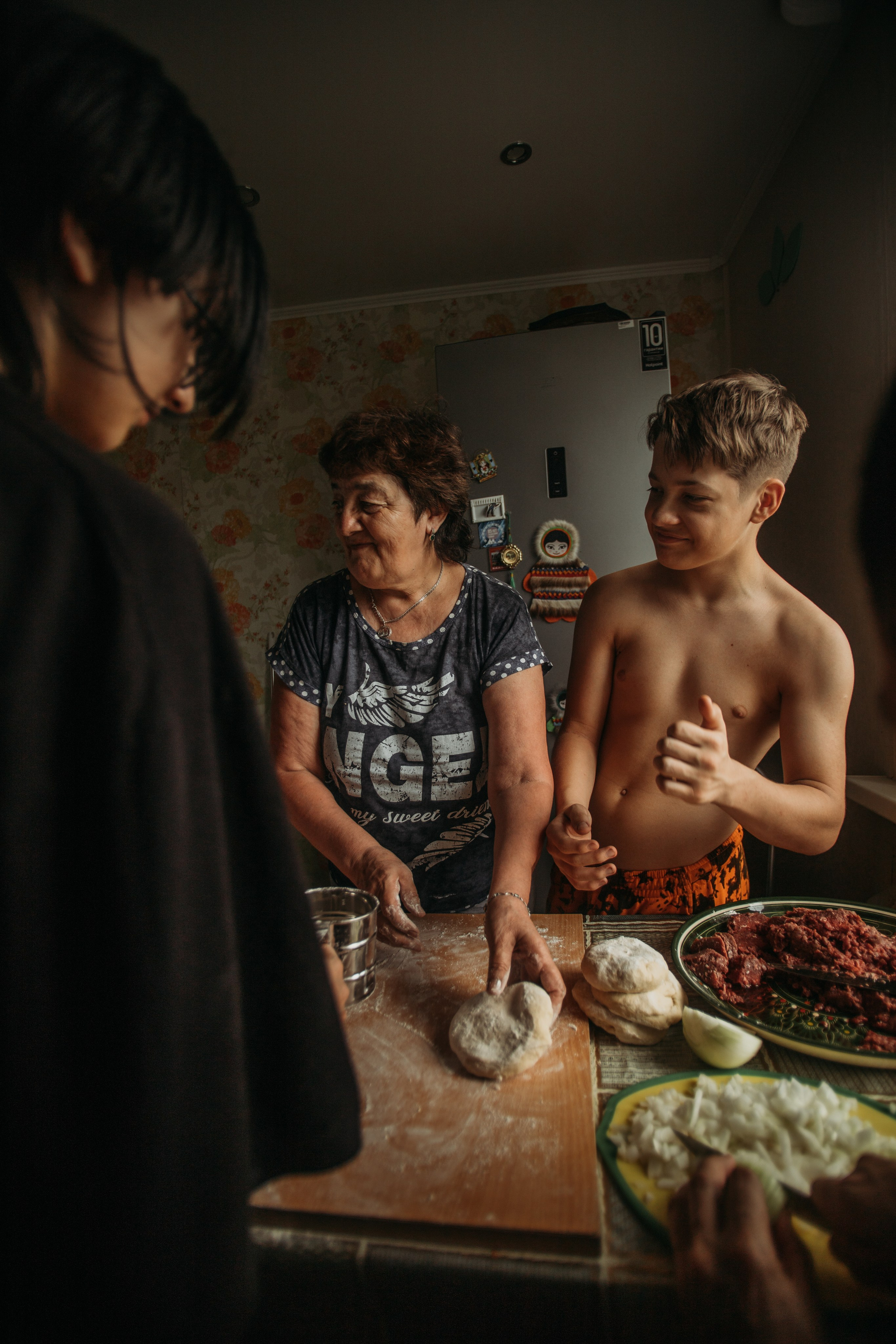 Домашняя фотосессия моей семьи. Венера Гайн. Репортажный фотограф  Тюмень. Обучение фотографии с 0