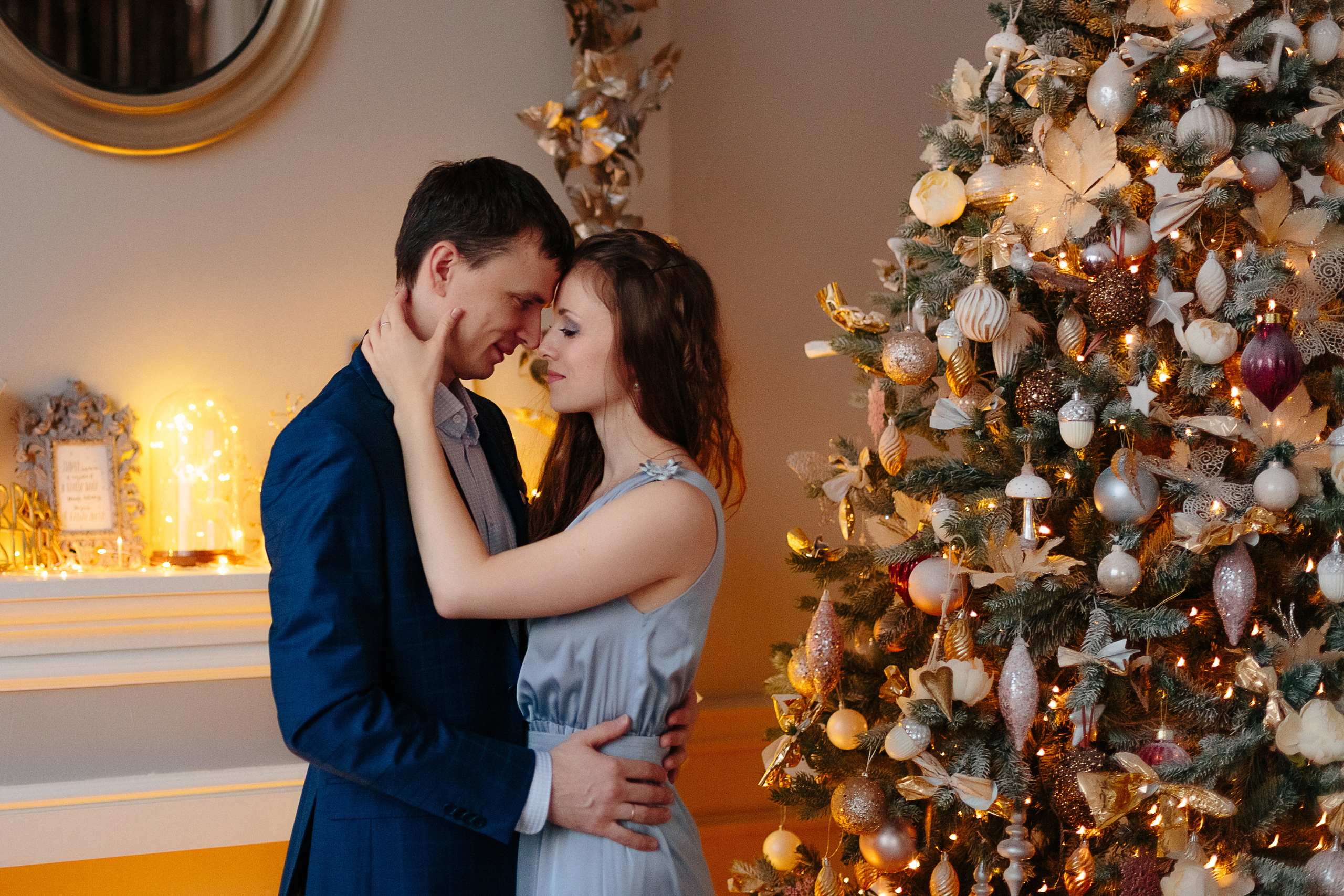 Студийная семейная новогодняя фотосессия с маленькой пуговкой. Свадебный и семейный фотограф Ксения Шекк Екатеринбург