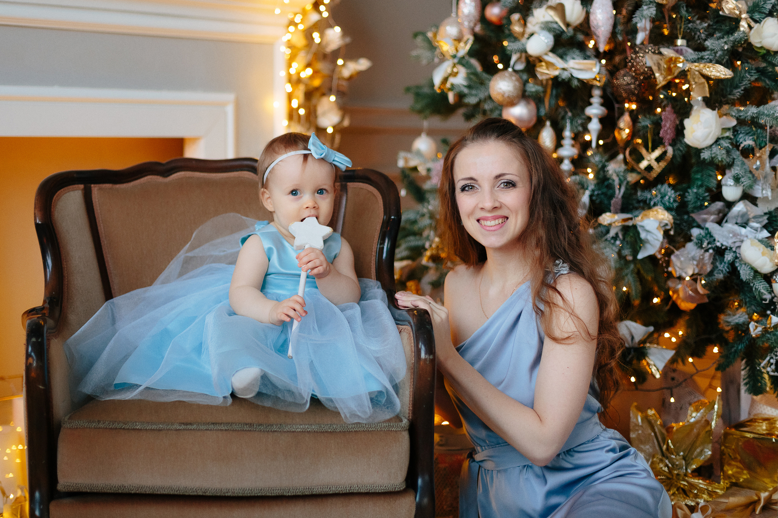 Студийная семейная новогодняя фотосессия с маленькой пуговкой. Свадебный и семейный фотограф Ксения Шекк Екатеринбург