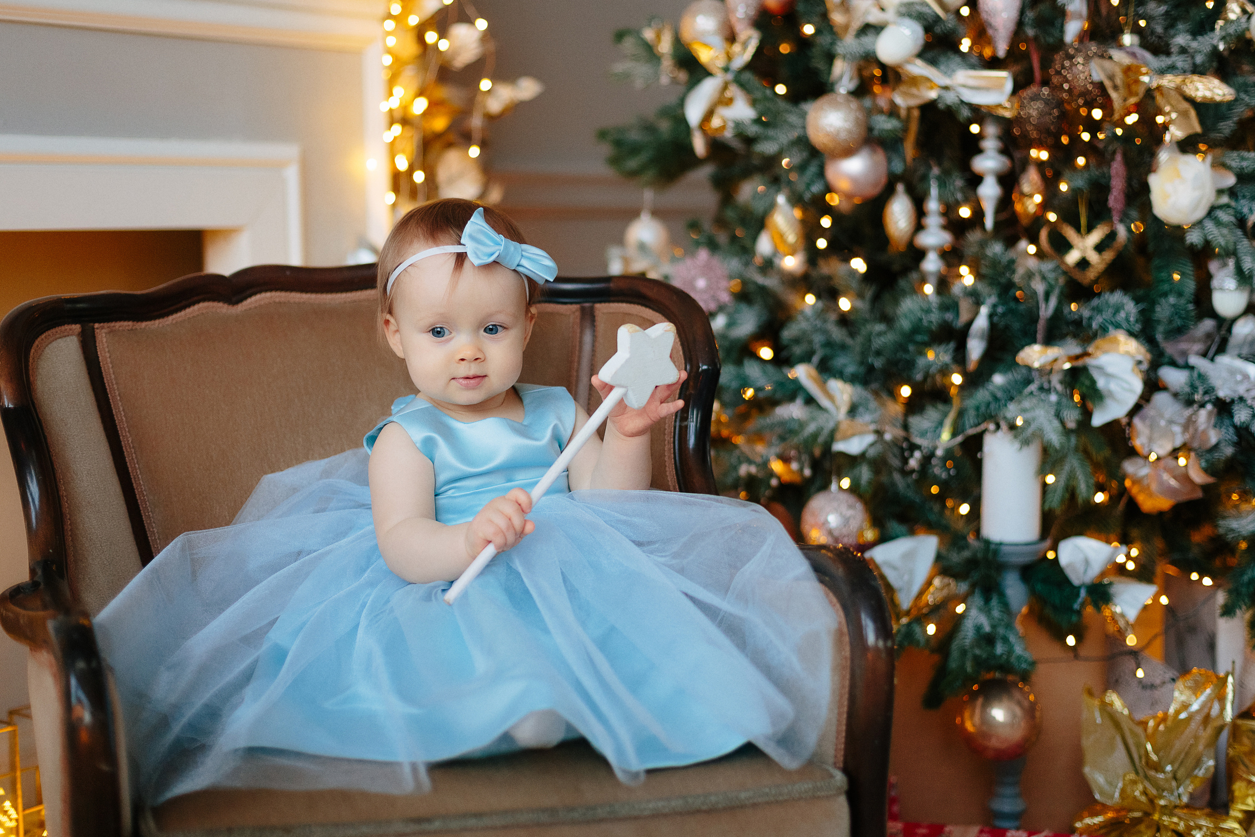 Студийная семейная новогодняя фотосессия с маленькой пуговкой. Свадебный и семейный фотограф Ксения Шекк Екатеринбург