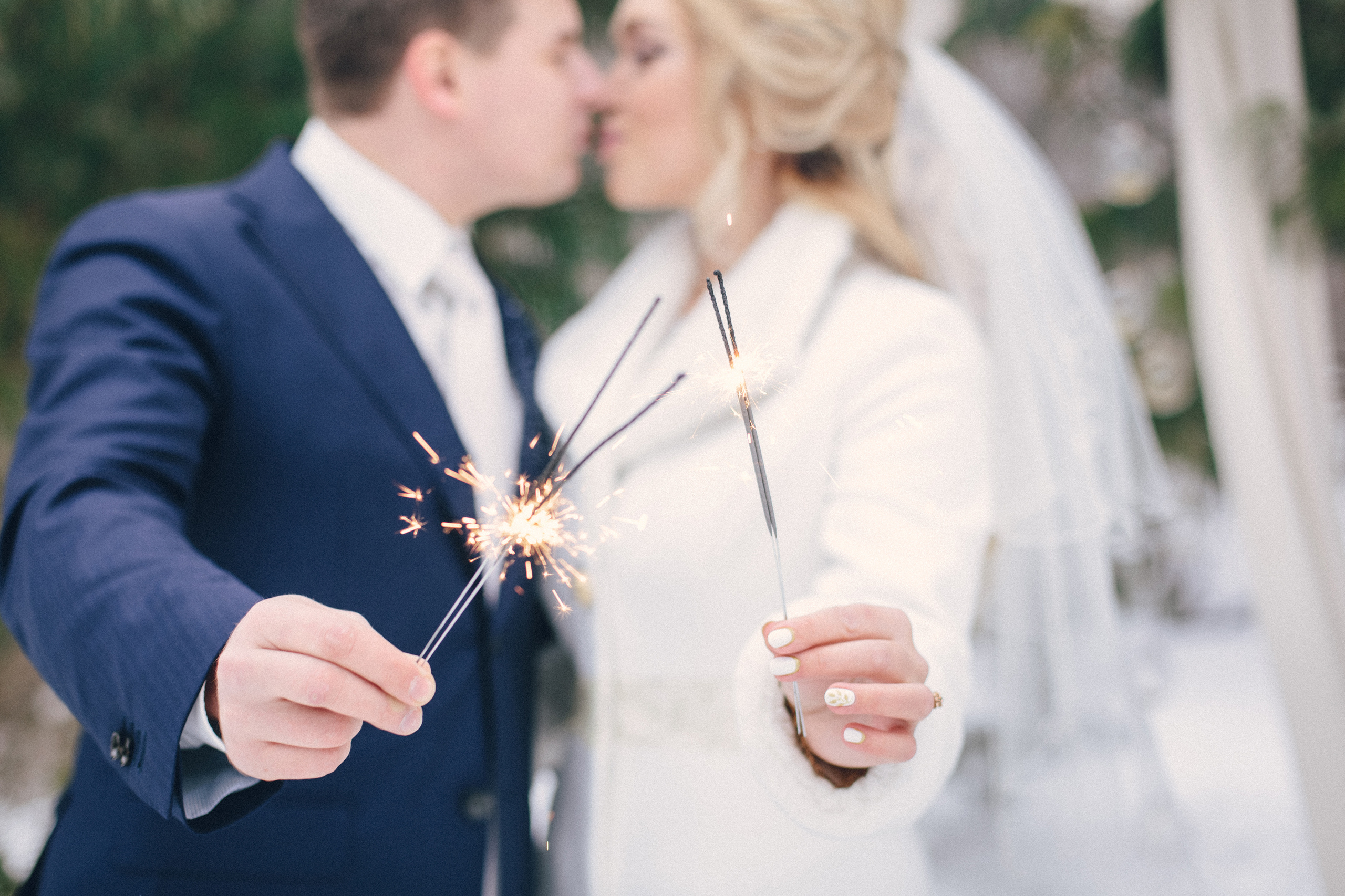 Зимняя свадебная фотосессия на природе с оленями. Свадебный и семейный фотограф Ксения Шекк Екатеринбург