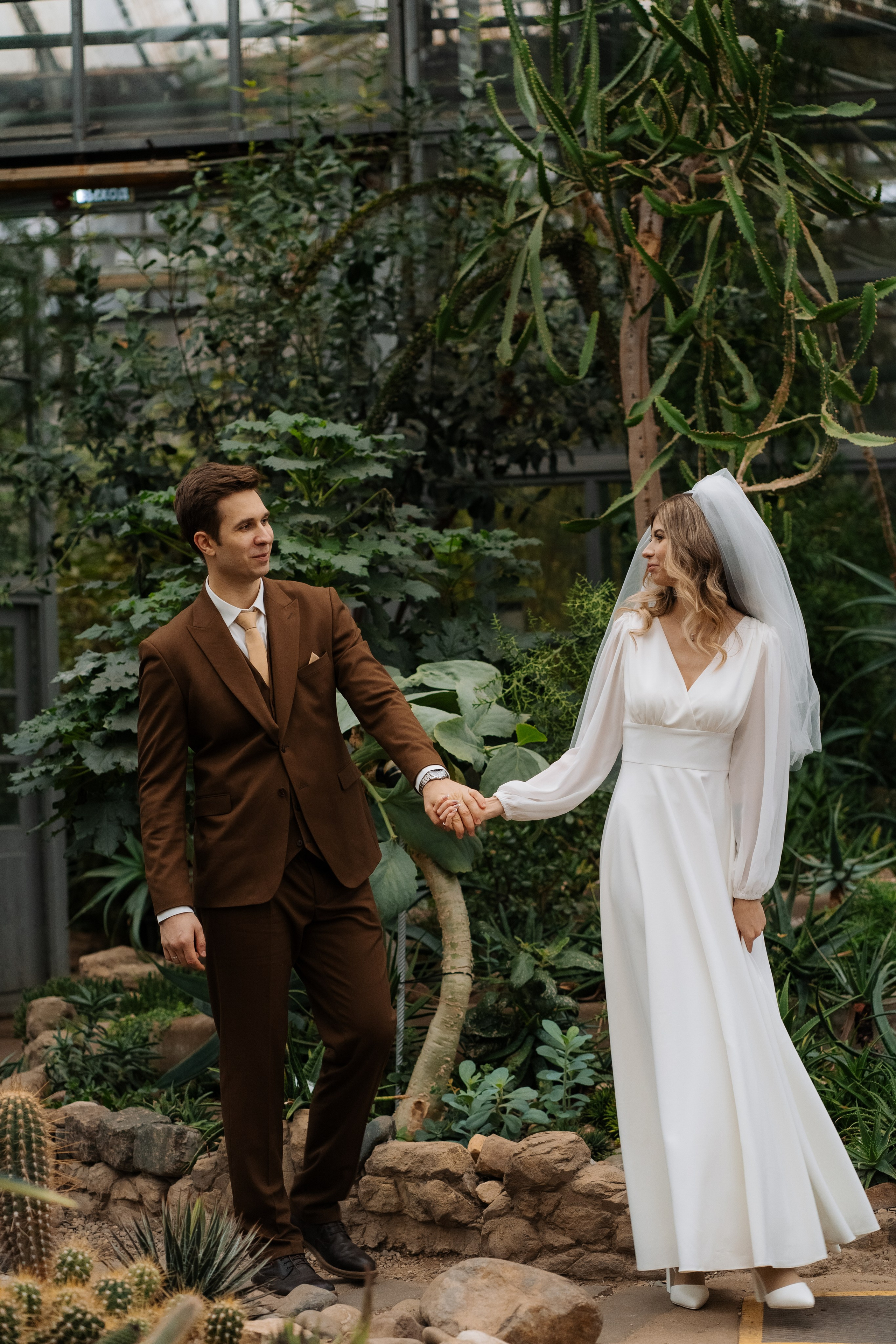 Свадебная фотосессия в оранжерее, Москва. Свадебный фотограф в Москве Анна Полушина