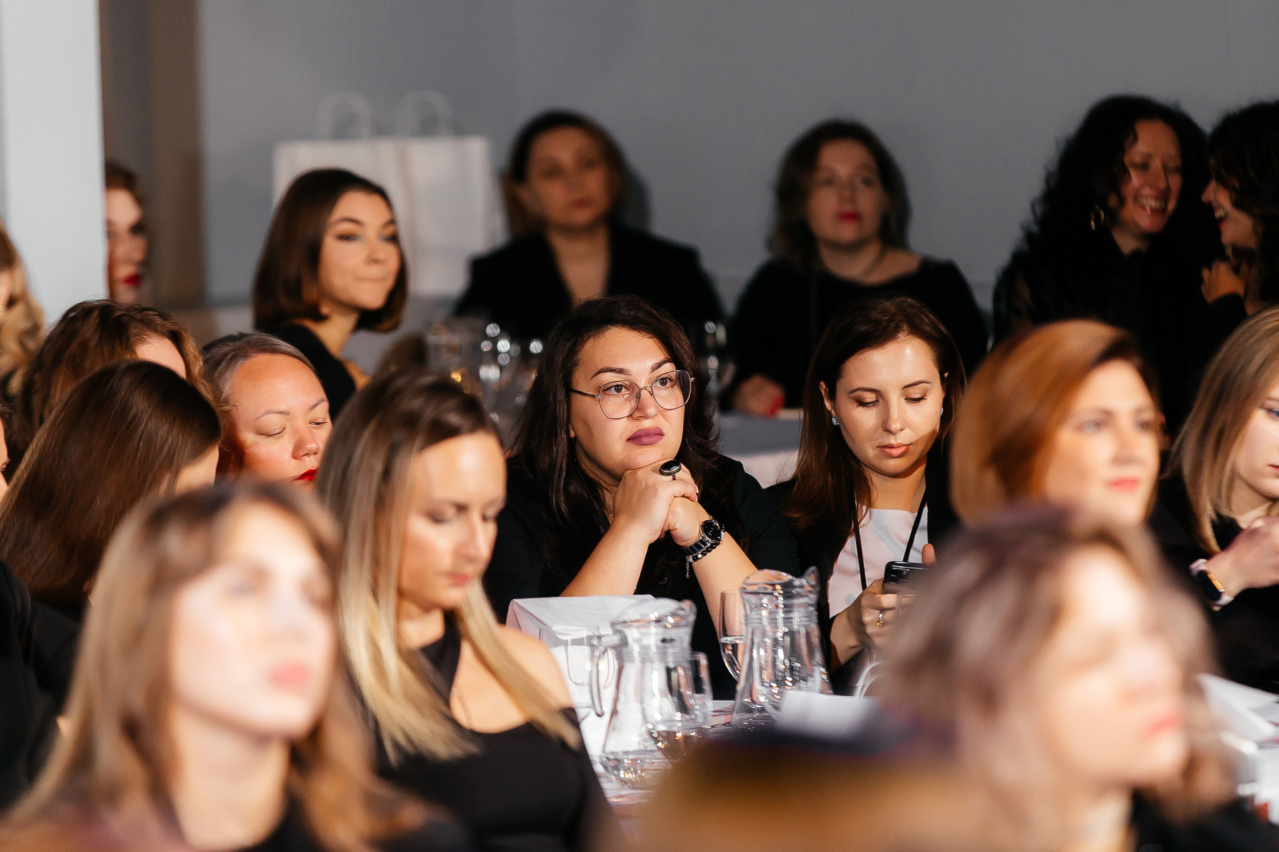 Фотозона+выступление спикеров. Фотограф в Красноярске Надежда Воскресенская